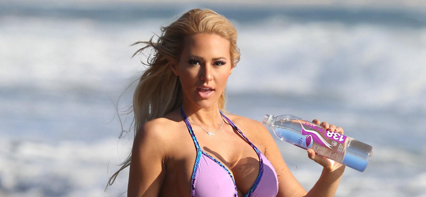 Kindly Myers shows off her bikini body while doing a beach photoshoot