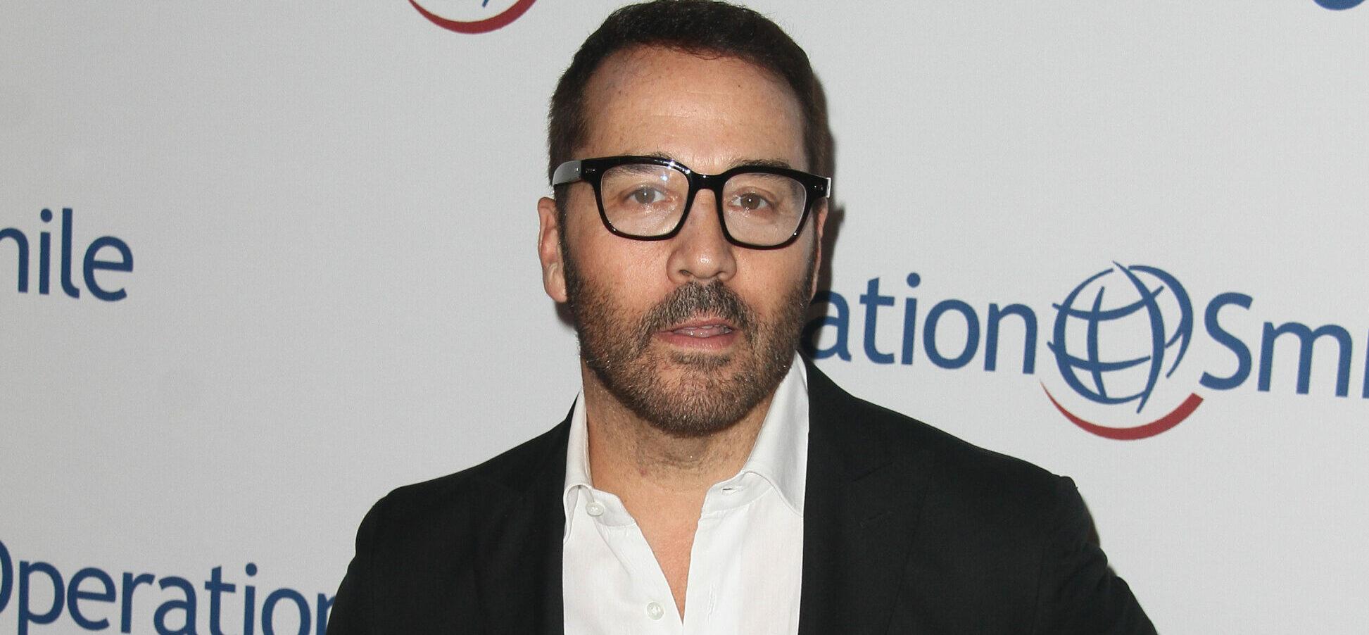 Jeremy Piven Reveals He Is 'Suffering' After Breaking Eight Ribs!