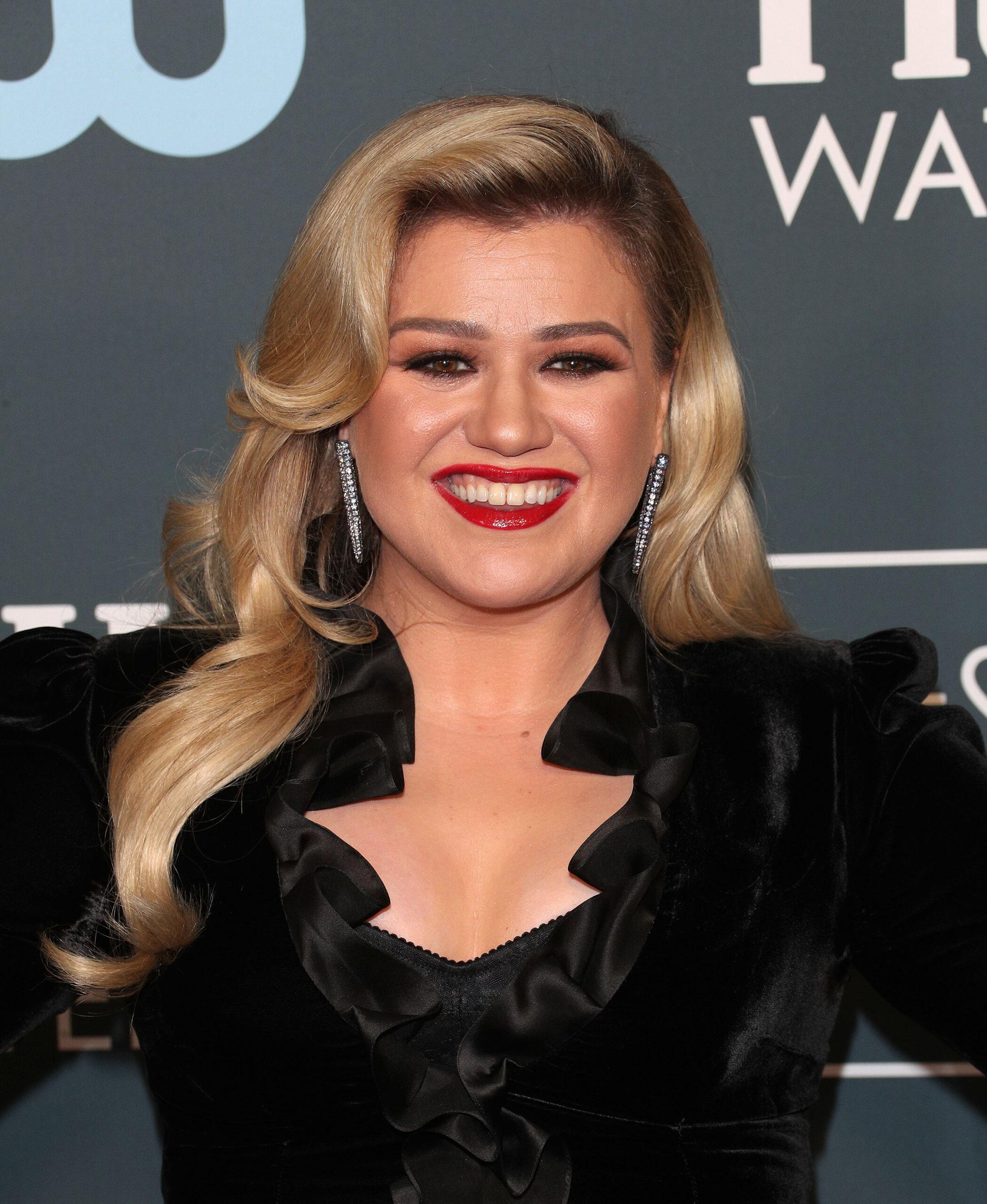 Kelly Clarkson's Ex-Husband Wins A TINY Piece Of Couple's Montana Ranch