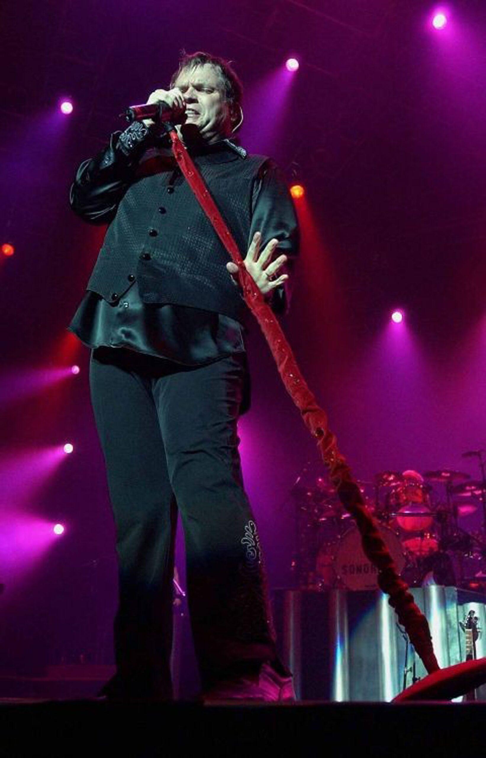 Meat Loaf in concert NEC Arena. 1oth November, 2003