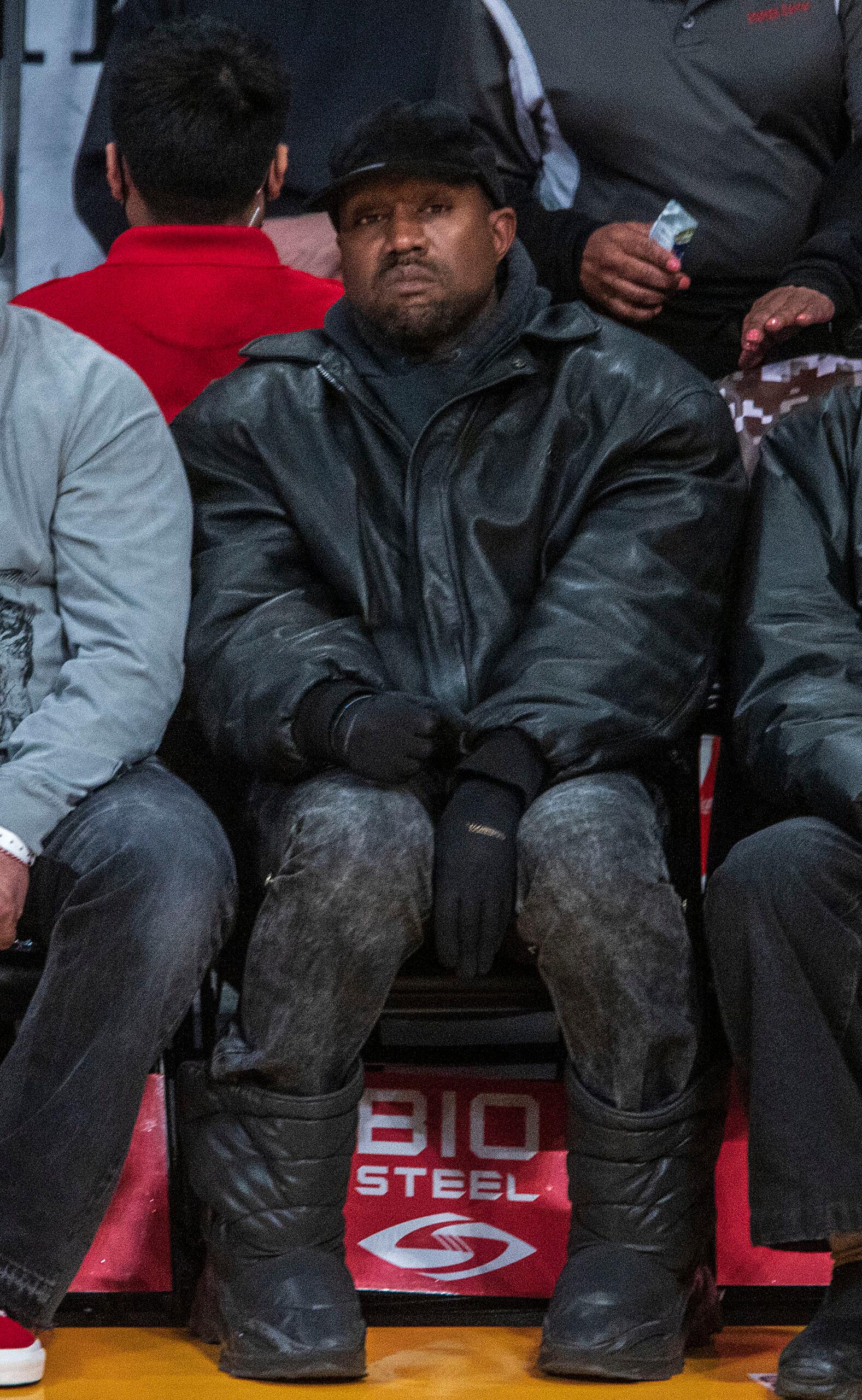 Kanye West at LA Lakers game