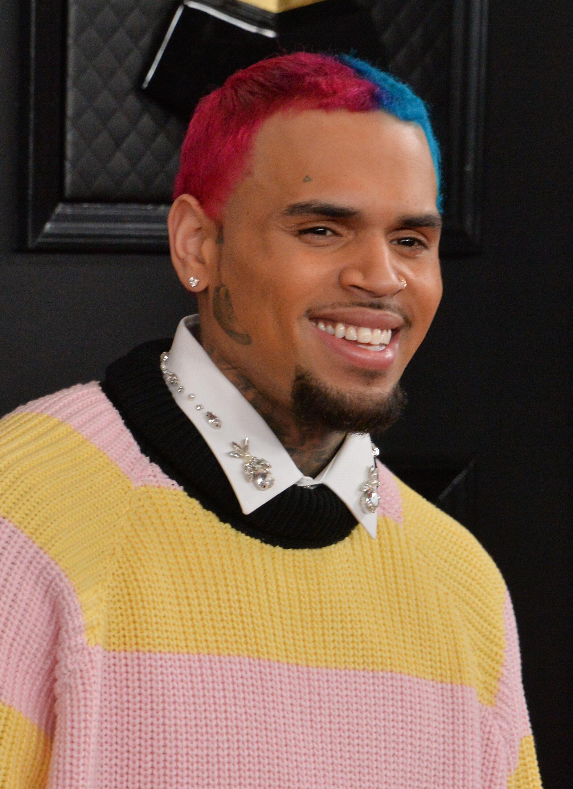 Chris Brown chega para o 62º Grammy Awards anual em Los Angeles