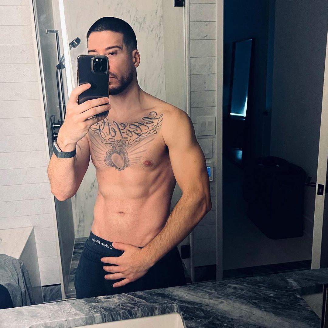 'Jersey Shore' Star Posts Shredded Six-Pack Abs, It's Chippendales Time!