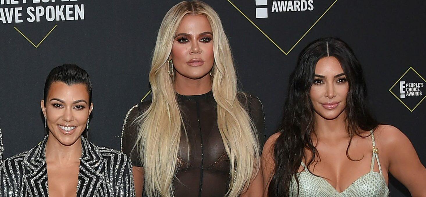 2019 E! People's Choice Awards. 10 Nov 2019 Pictured: Kris Jenner, Kourtney Kardashian, Khloe Kardashian and Kim Karda. Photo credit: O'Connor/AFF-USA.com / MEGA TheMegaAgency.com +1 888 505 6342 (Mega Agency TagID: MEGA546755_006.jpg) [Photo via Mega Agency]