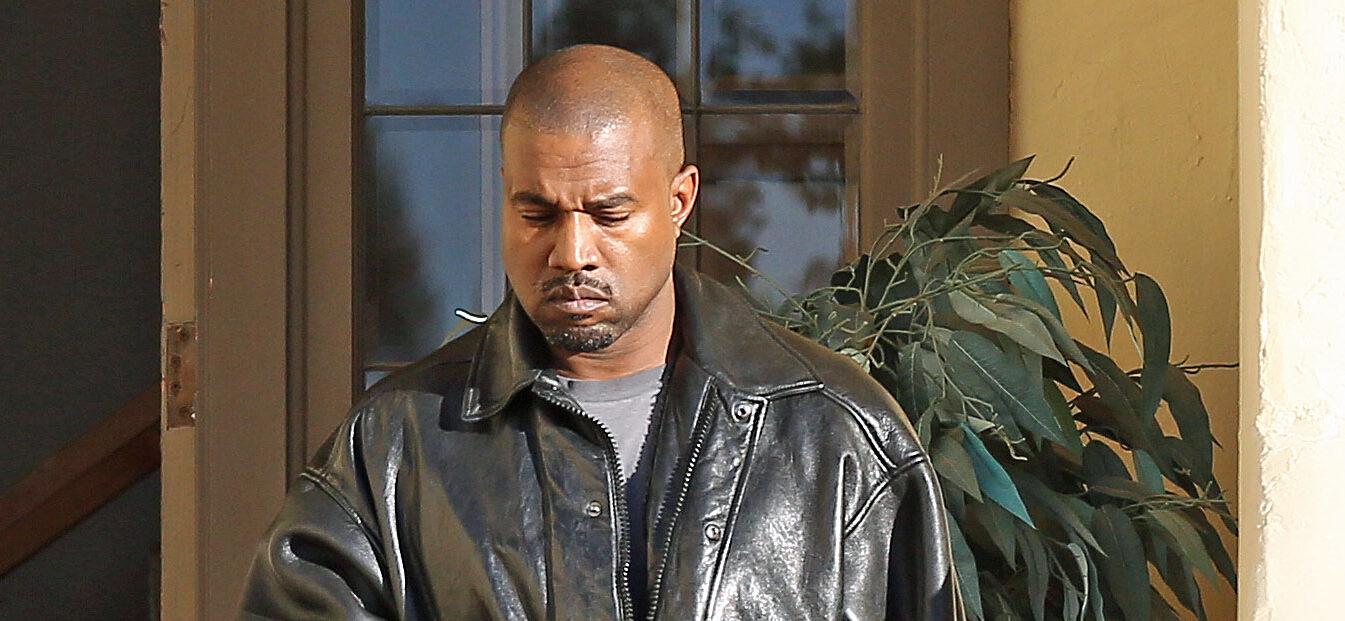 Kanye West heads to a office in Calabasas for a meeting, The office building had several businesses including a law firm. 20 Jan 2022 Pictured: Kanye West heads to a office in Calabasas for a meeting