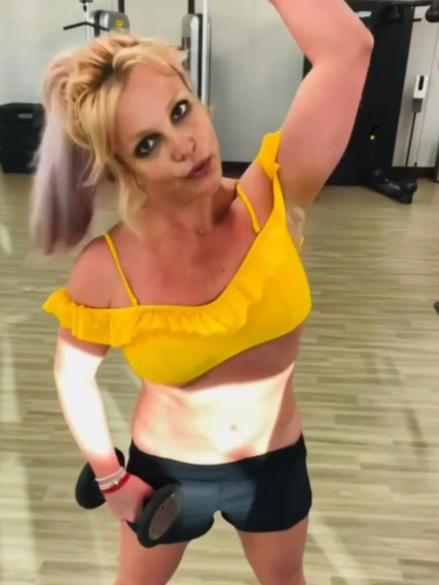 cropped-Britney-Spears-Slams-Haters-Sexy-Workout-Videos-Photos.png