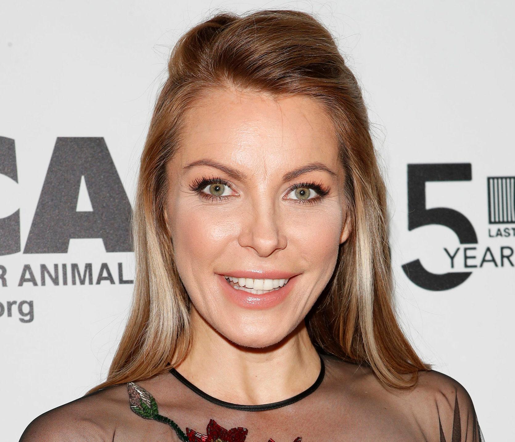 LOS ANGELES - OCT 19: Crystal Hefner at the Last Chance for Animals? 35th Anniversary Gala