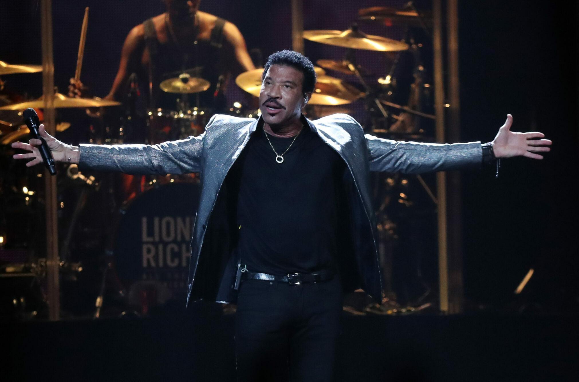 Lionel Richie performs at the United Center in Chicago on Aug. 26, 2017. (Nuccio DiNuzzo/Chicago Tribune/TNS)