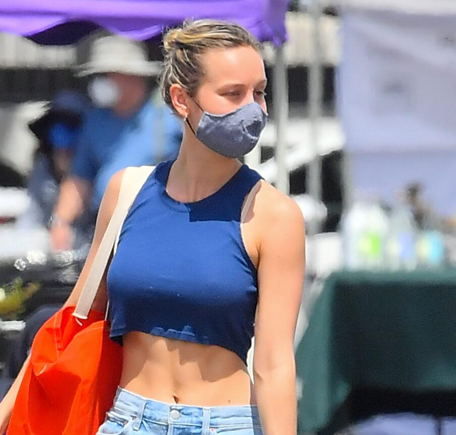 Brie Larson shows off her toned figure as she and her boyfriend Elijah Allan-Blitz stop by a local farmer apos s market in Malibu