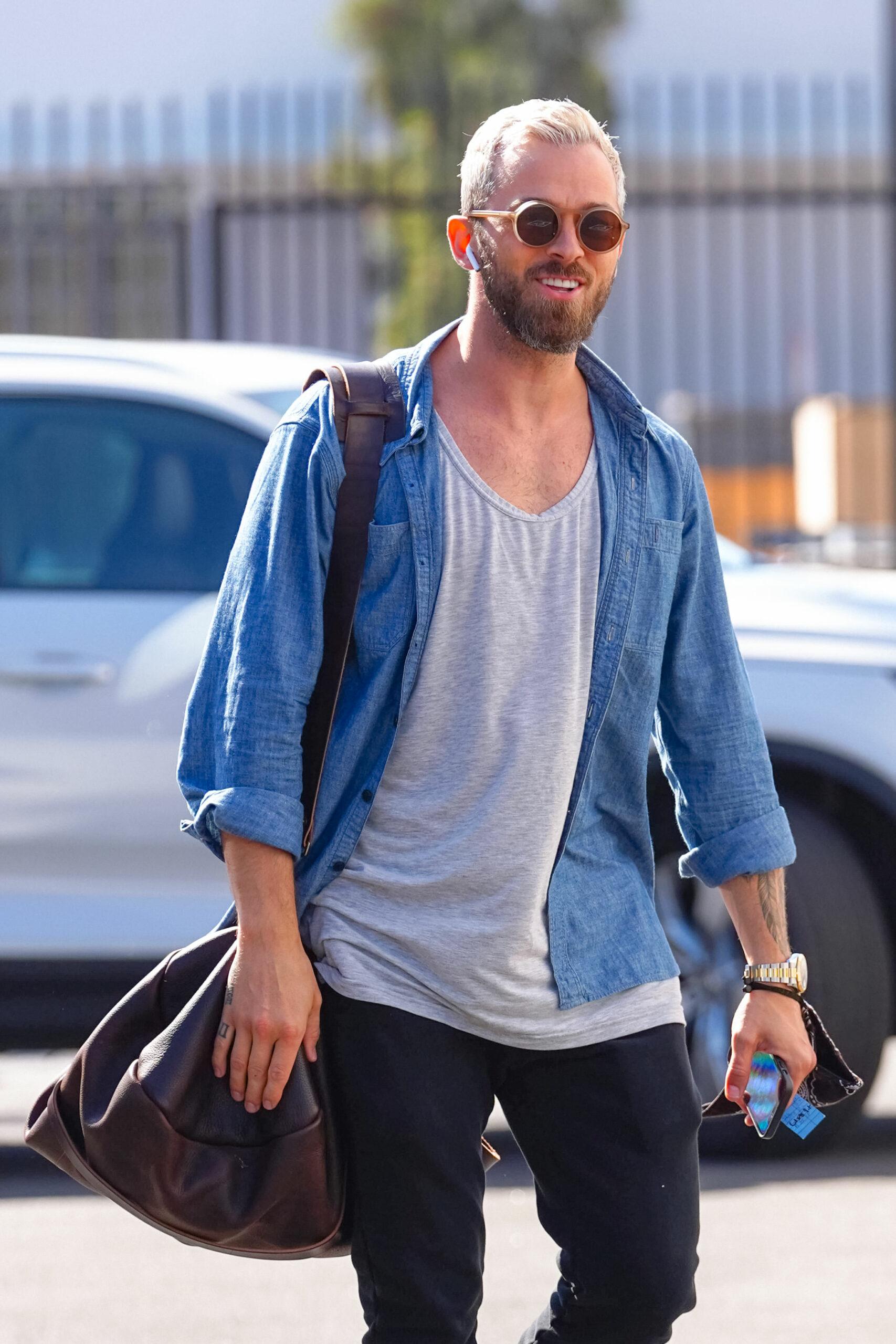 Matt James no apos Dancing With The Stars após Rehearsal Studio