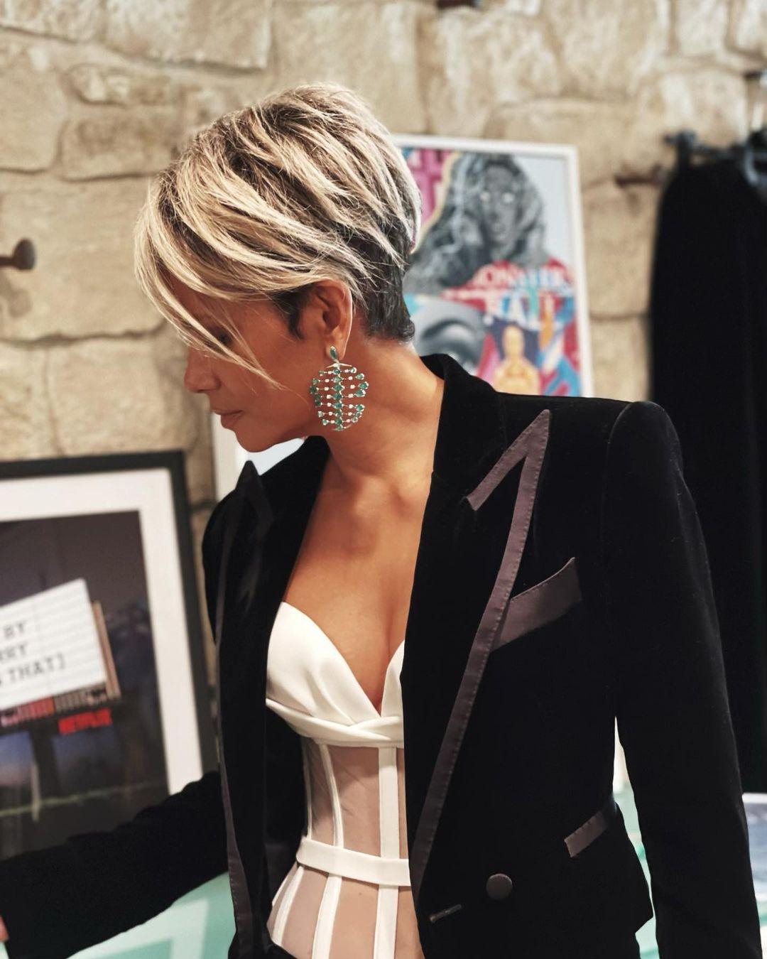 Halle Berry debuts new short hair