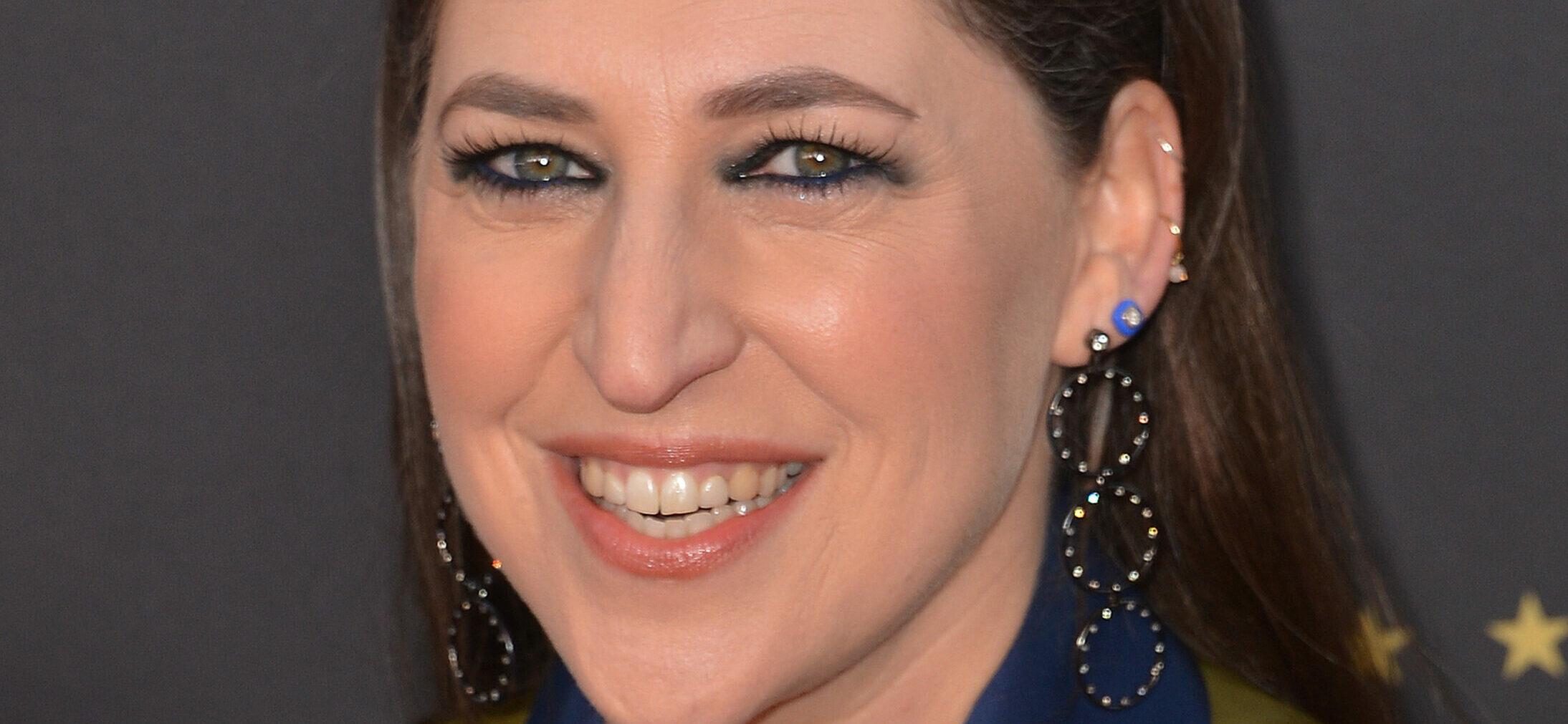 Mayim Bialik at the 27th Critics' Choice Awards, Arrivals, Los Angeles 13 March 2022