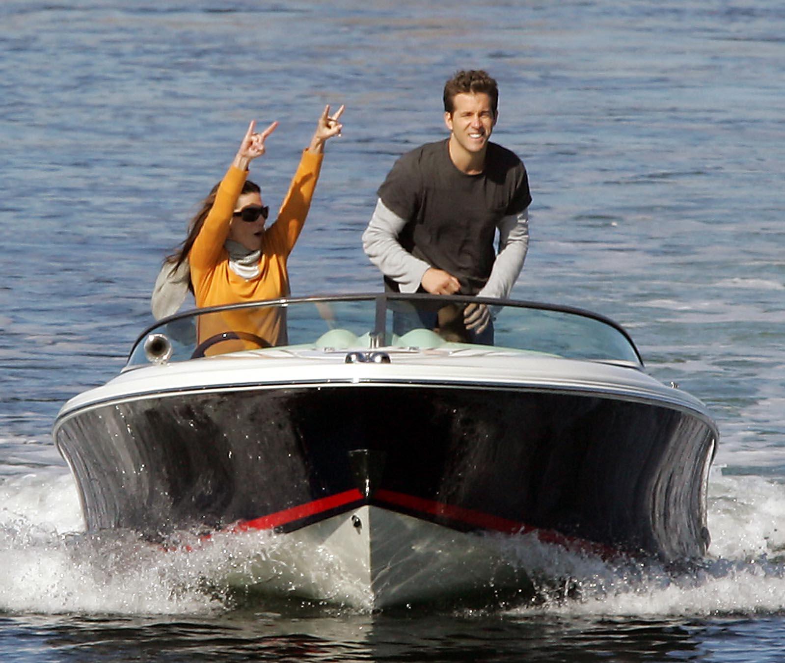 U.S actors Sandra Bullock and Ryan Reynolds on set of their new movie "The Proposal"