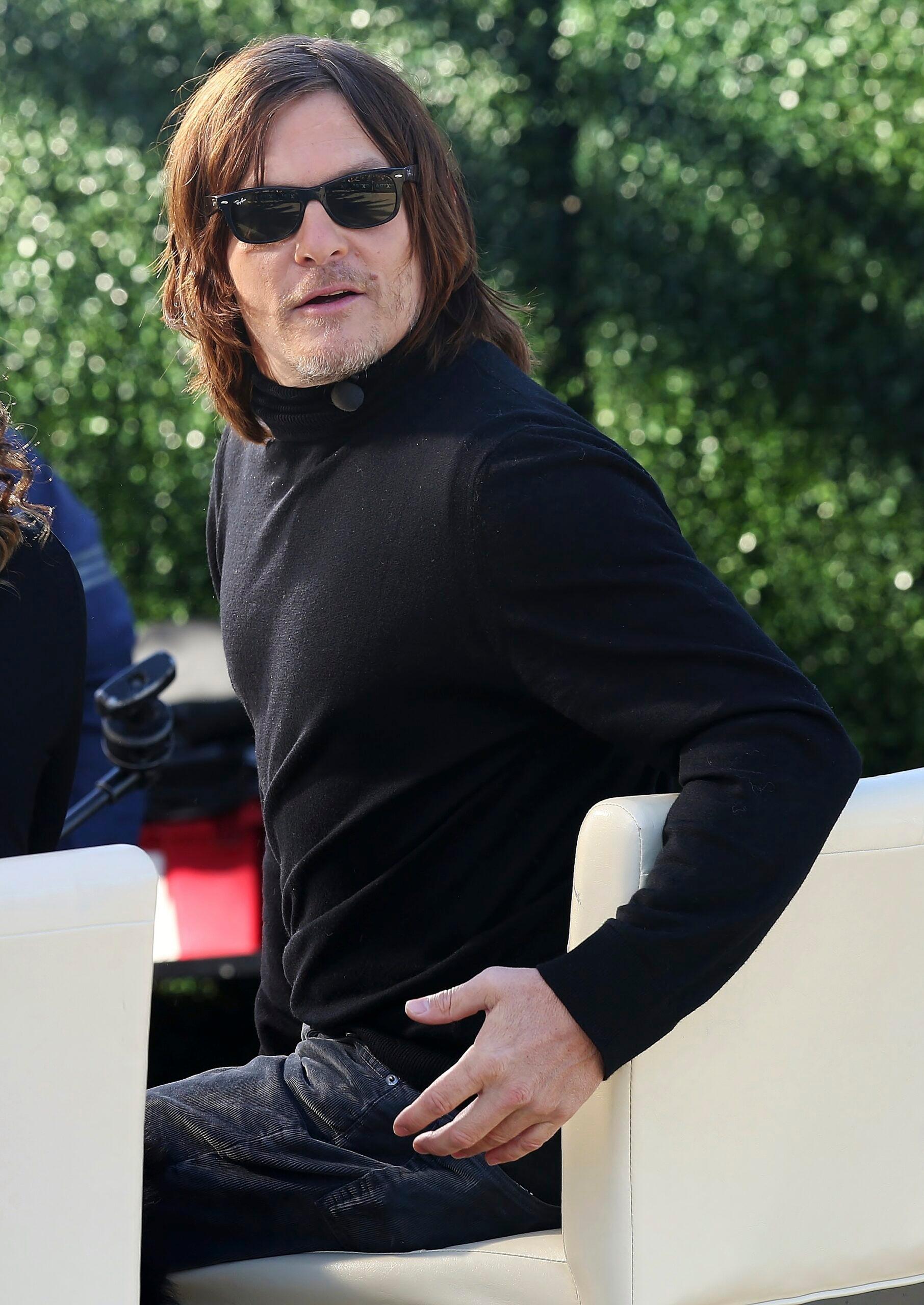 Norman Reedus gives the peace sign on quot Extra quot