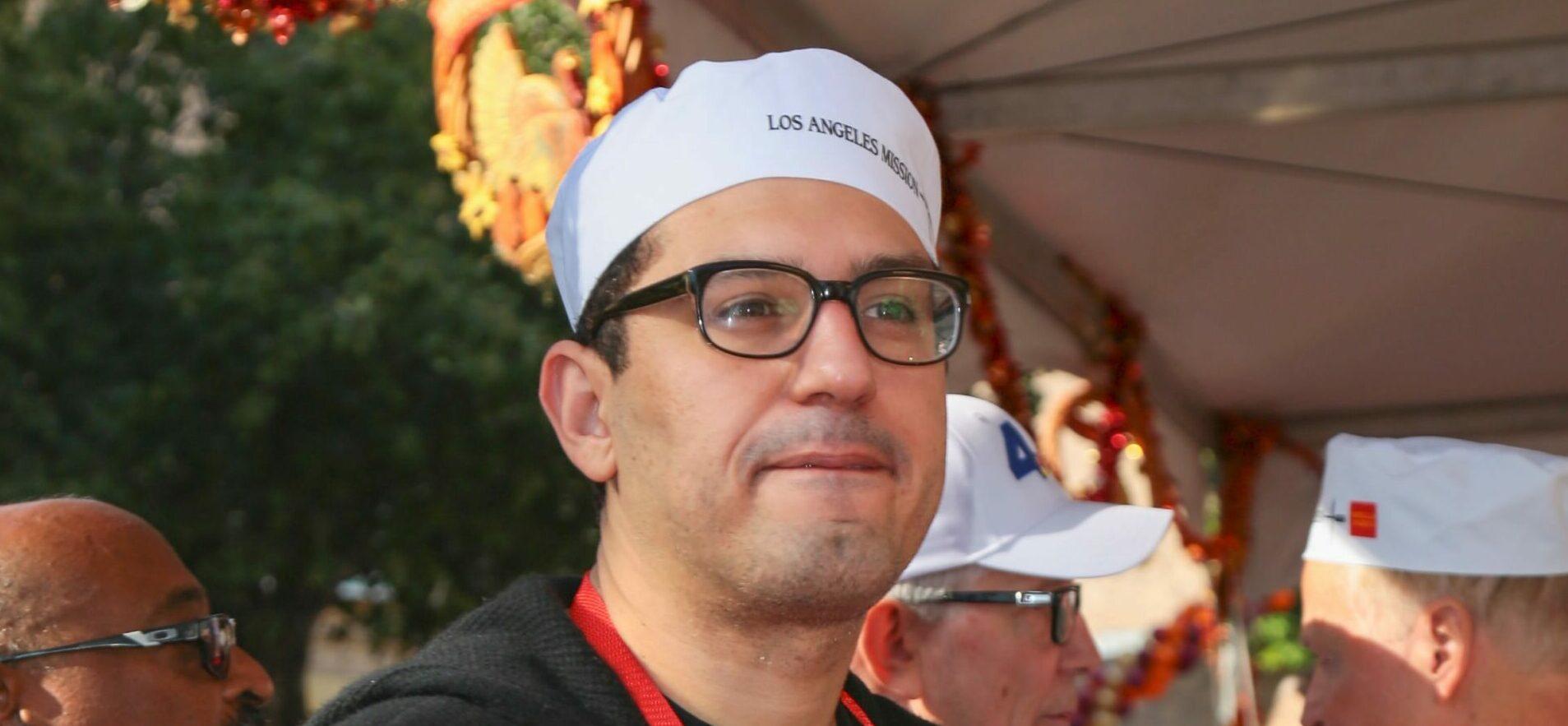 Sam Esmail serves Thanksgiving Dinner to the homeless in Los Angeles