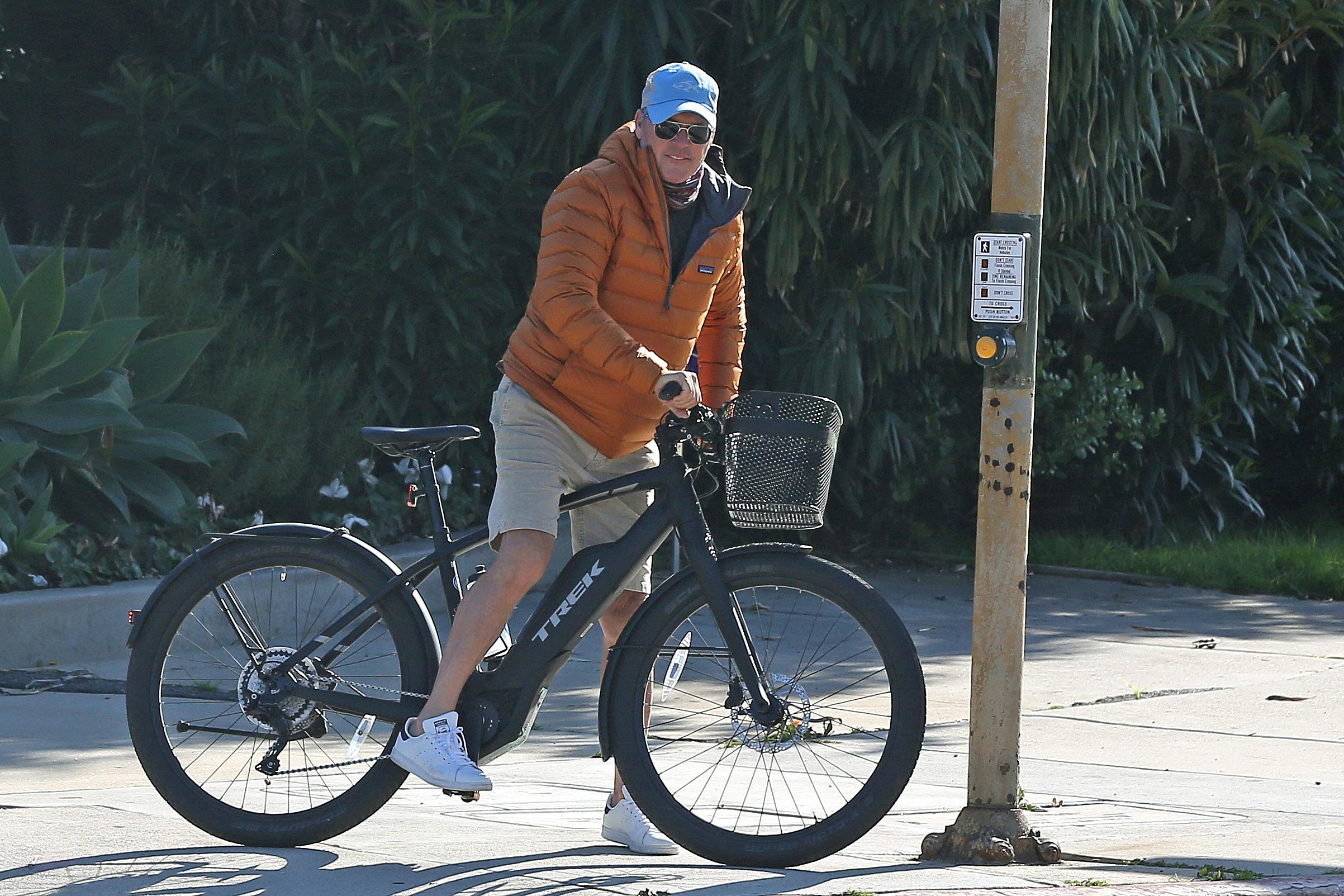 Michael Keaton bikes ride with a friend and tries to keep safe from the Corona virus