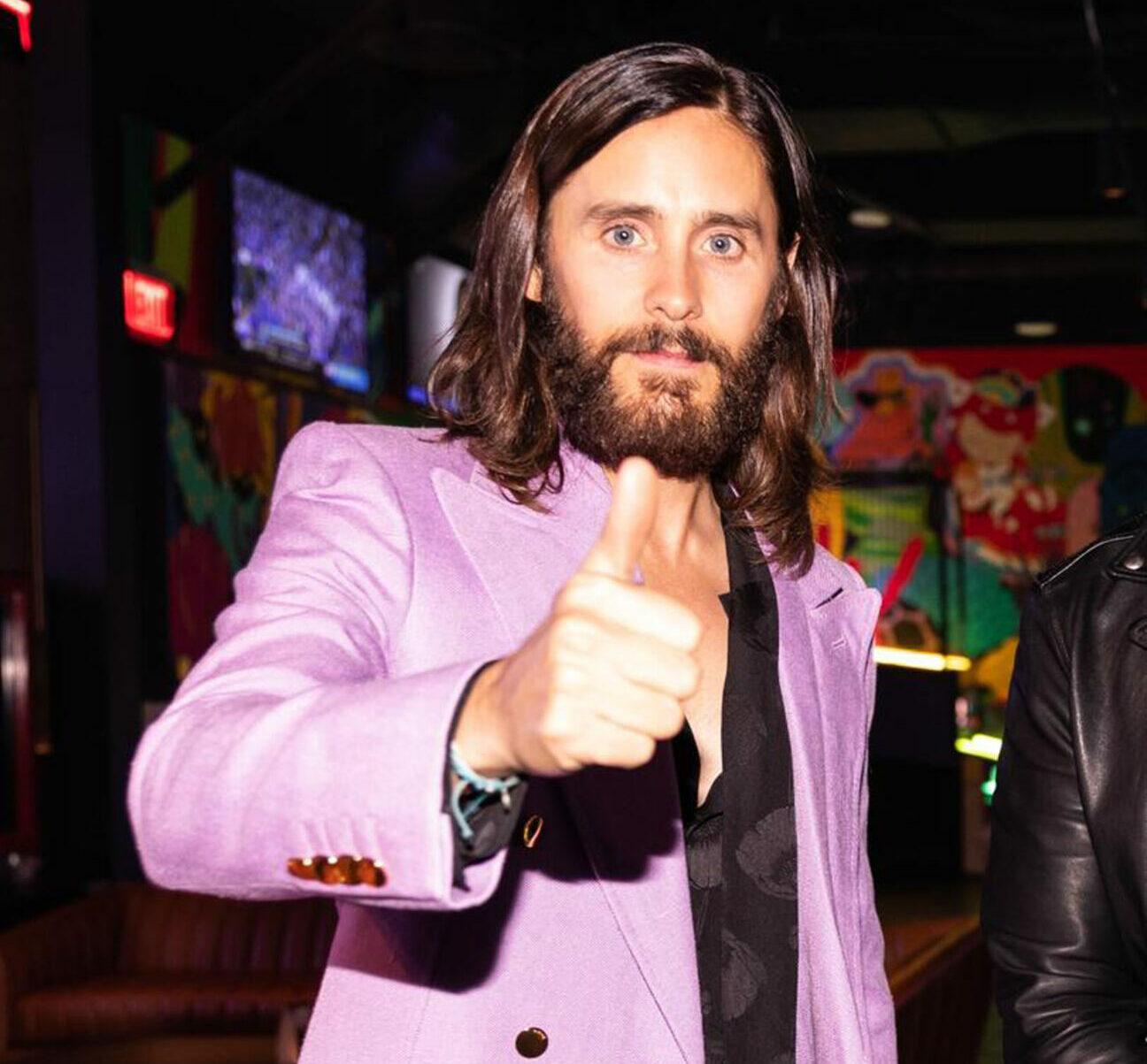 Jared Leto gives a thumbs-up at Resorts World Las Vegas