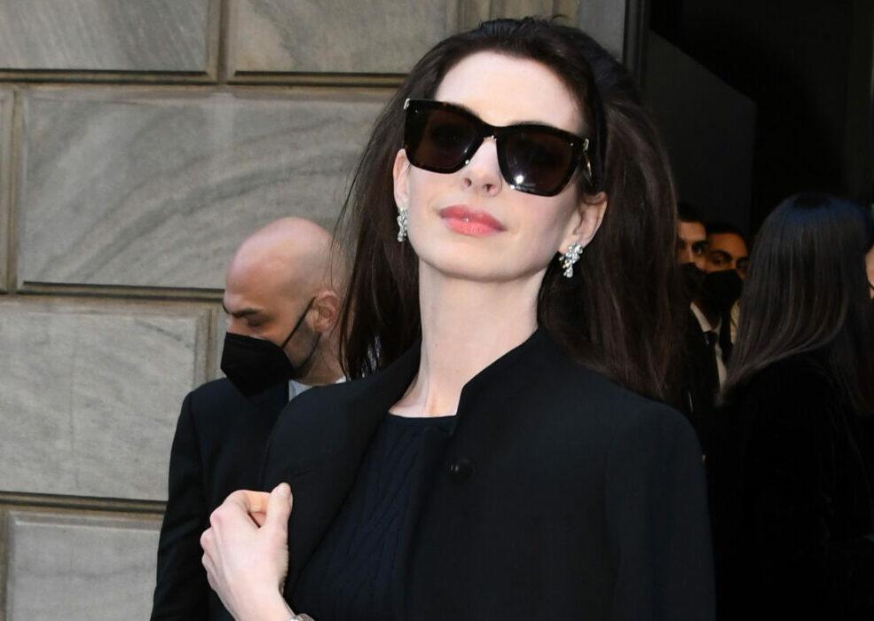 Milan Fashion Week Celebrities Arriving At The Giorgio Armani Fashion Show, Anne Hathaway
