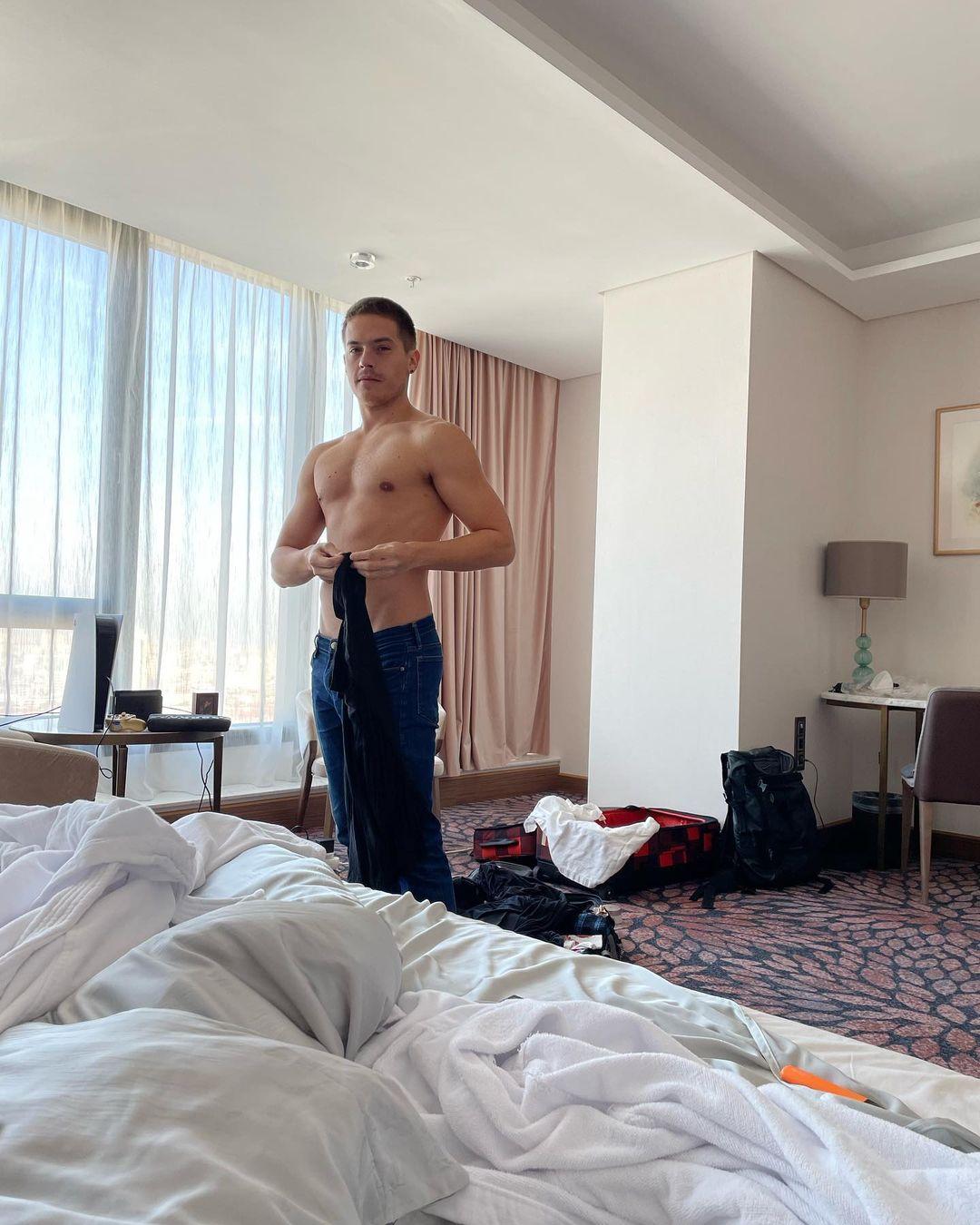 Dylan Sprouse shares his workout progress