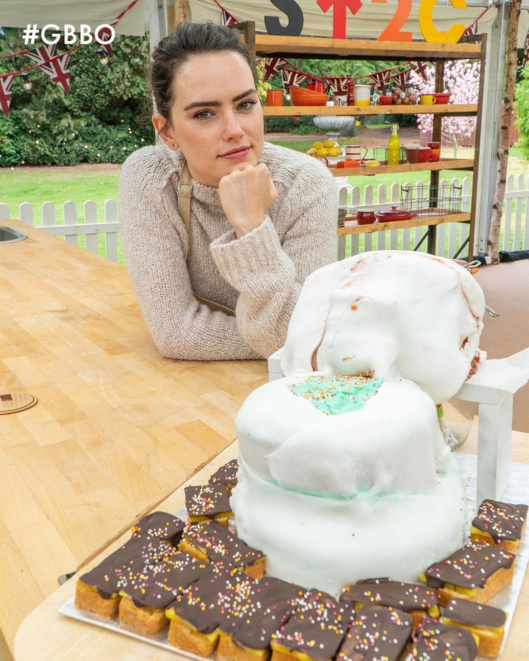 Daisy Ridley and her toilet bowl cake