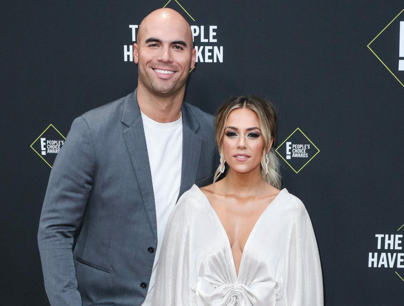 2019 E! People's Choice Awards diadakan di Barker Hangar pada 10 November 2019 di Santa Monica, Los Angeles, California, Amerika Serikat. 10 Nov 2019 Foto: Mike Caussin, Jana Kramer.