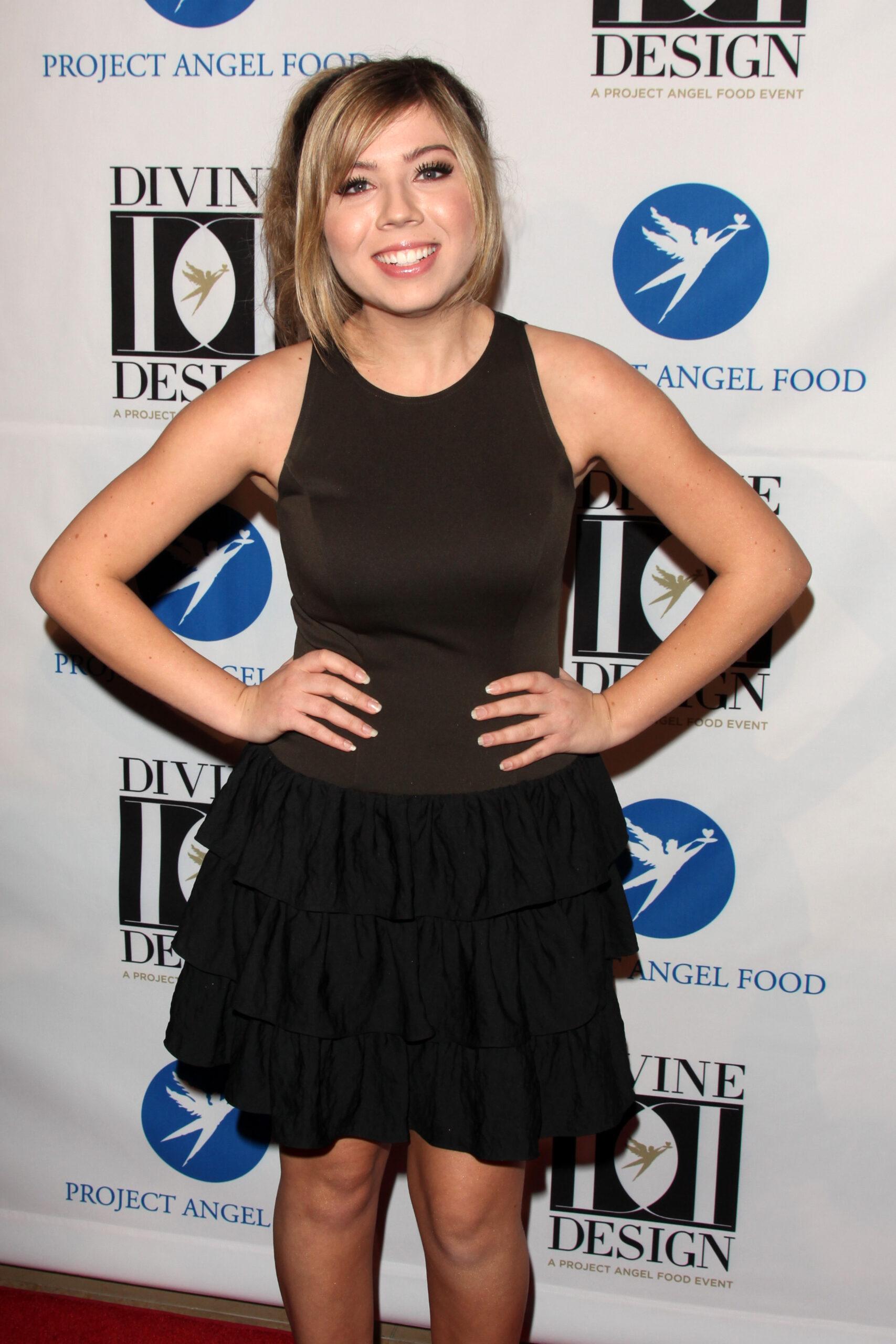 Jennette McCurdy at the 2011 Divine Design Gala