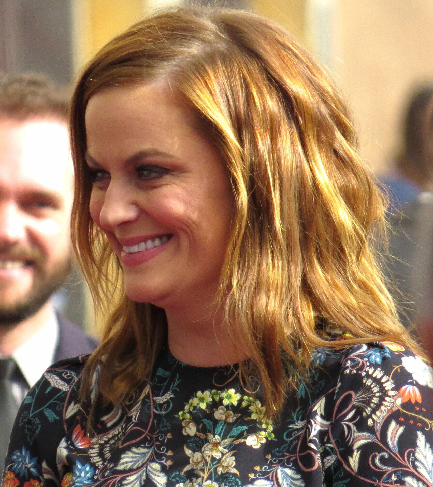 Amy Poehler is joined by good friend Rashida Jones as she receives a star on the hollywood walk of fame