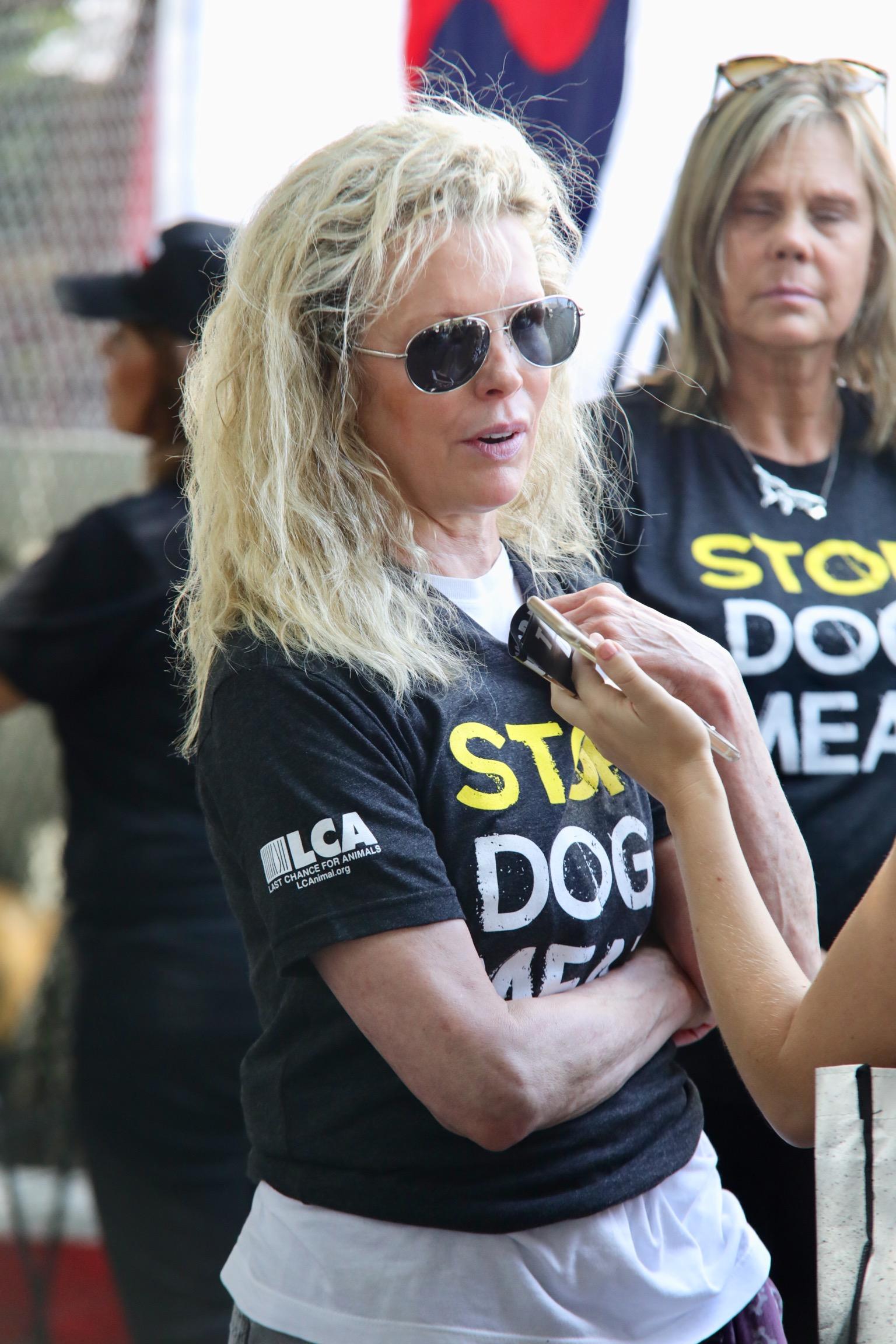 Kim Basinger protest against the Korean Dog meat Trade