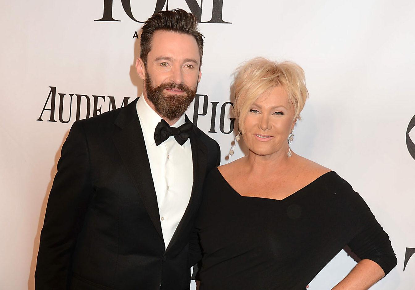 Hugh Jackman e sua esposa Deborah-Lee Furness chegam ao 68º Tony Awards anual