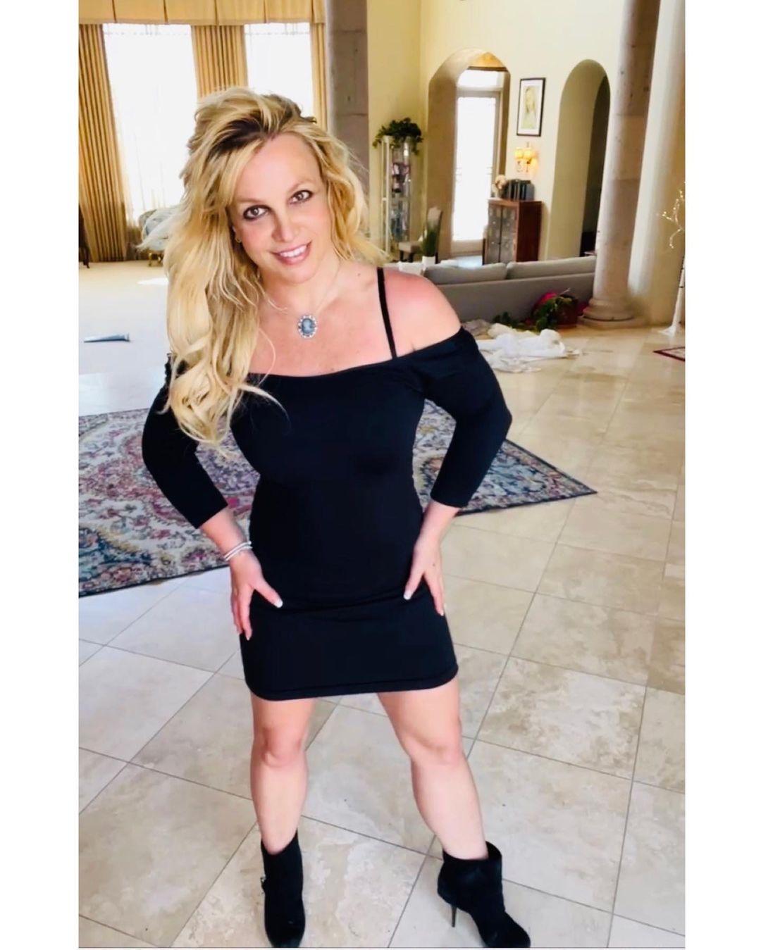 Britney Spears enjoys Vegas before clarifying not against therapy
