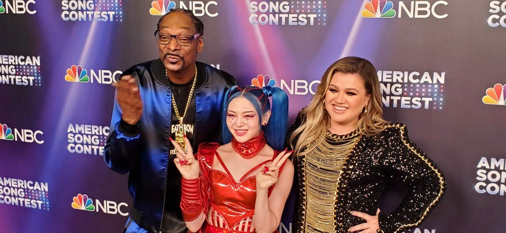Alexa and Kelly Clarkson and Snoop Dogg backstage