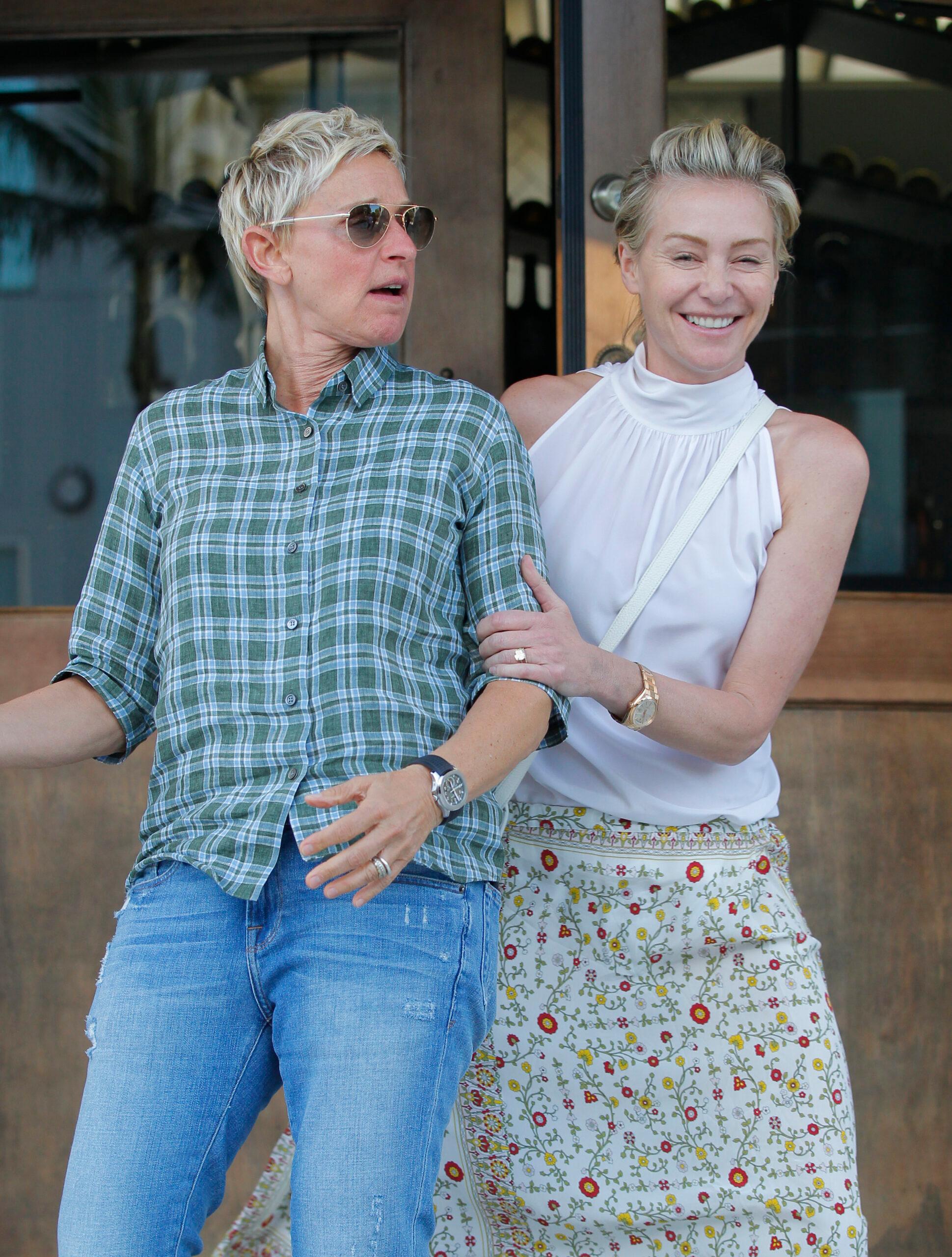 Ellen DeGeneres dan Portia de Rossi setelah kencan makan malam di Hollywood Barat