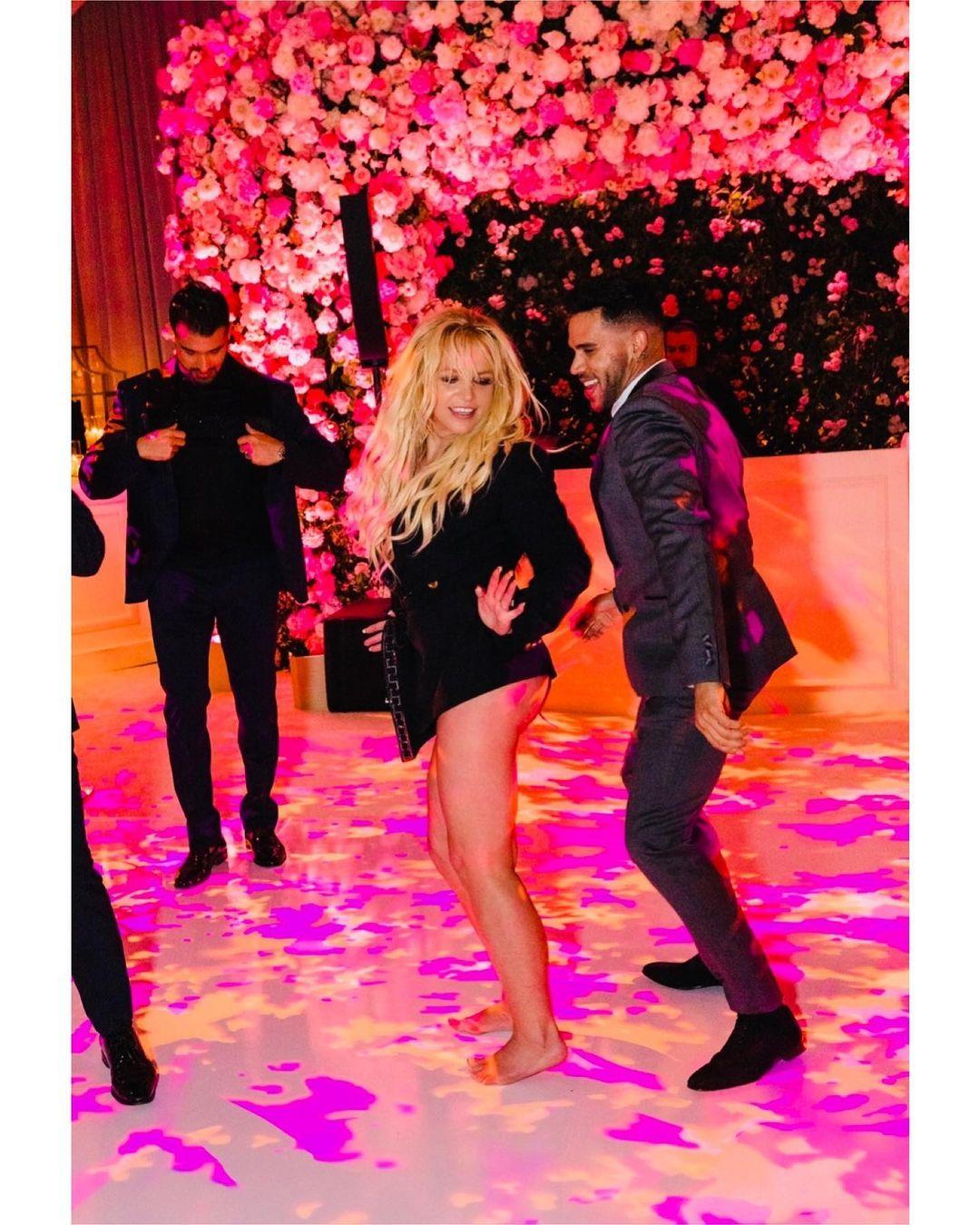 Britney shakes a pantless leg with Willie Lopez