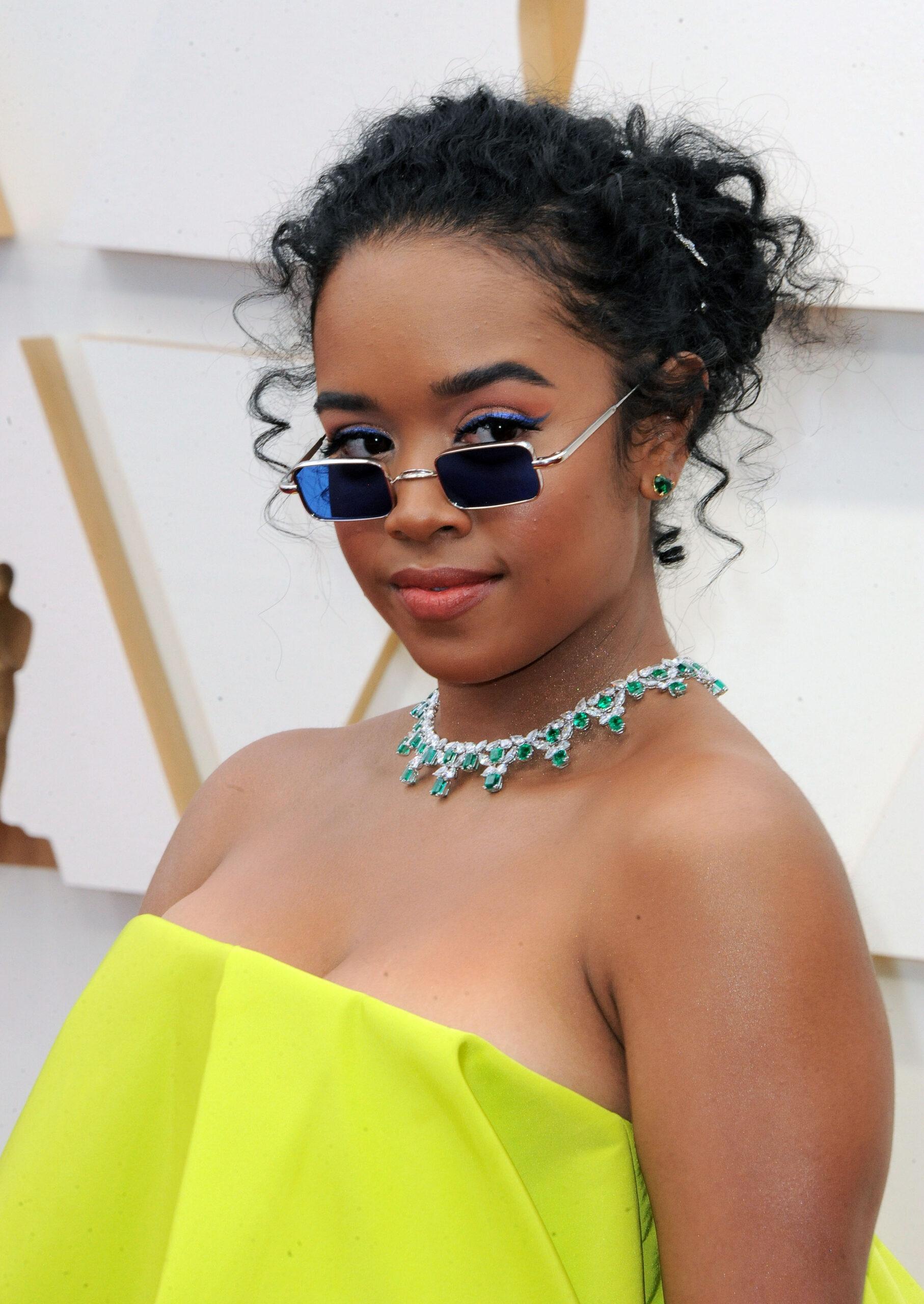 The 94th Annual Academy Awards - Arrivals at The Dolby Theatre in Hollywood, California on 3/28/22. 27 Mar 2022 Pictured: H.E.R. Photo credit: River / MEGA TheMegaAgency.com +1 888 505 6342 (Mega Agency TagID: MEGA842431_029.jpg) [Photo via Mega Agency]