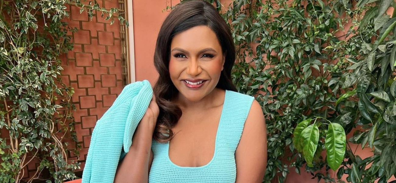 Mindy Kaling Gives Ultimate Beach Vibes While Wearing This Trendy Dress