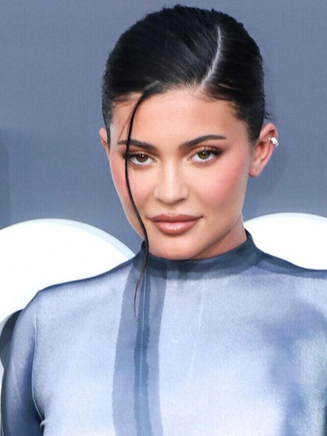 Kylie Jenner wearing Balmain arrives at the 2022 Billboard Music Awards