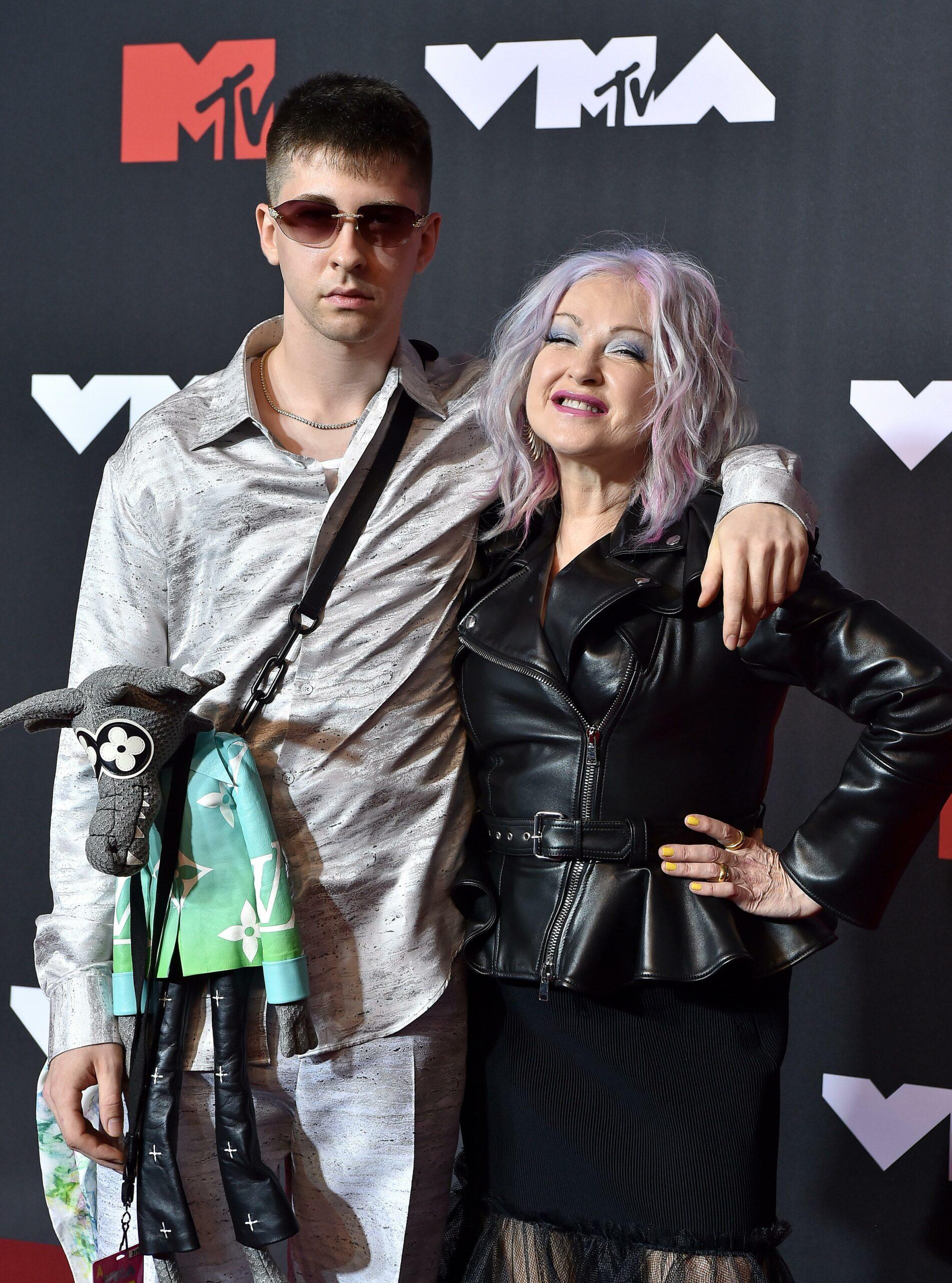 2021 MTV Video Music Awards. Barclays Center, New York, New York. EVENT September 12, 2021. 12 Sep 2021 Pictured: Dex Lauper,Cyndi Lauper.