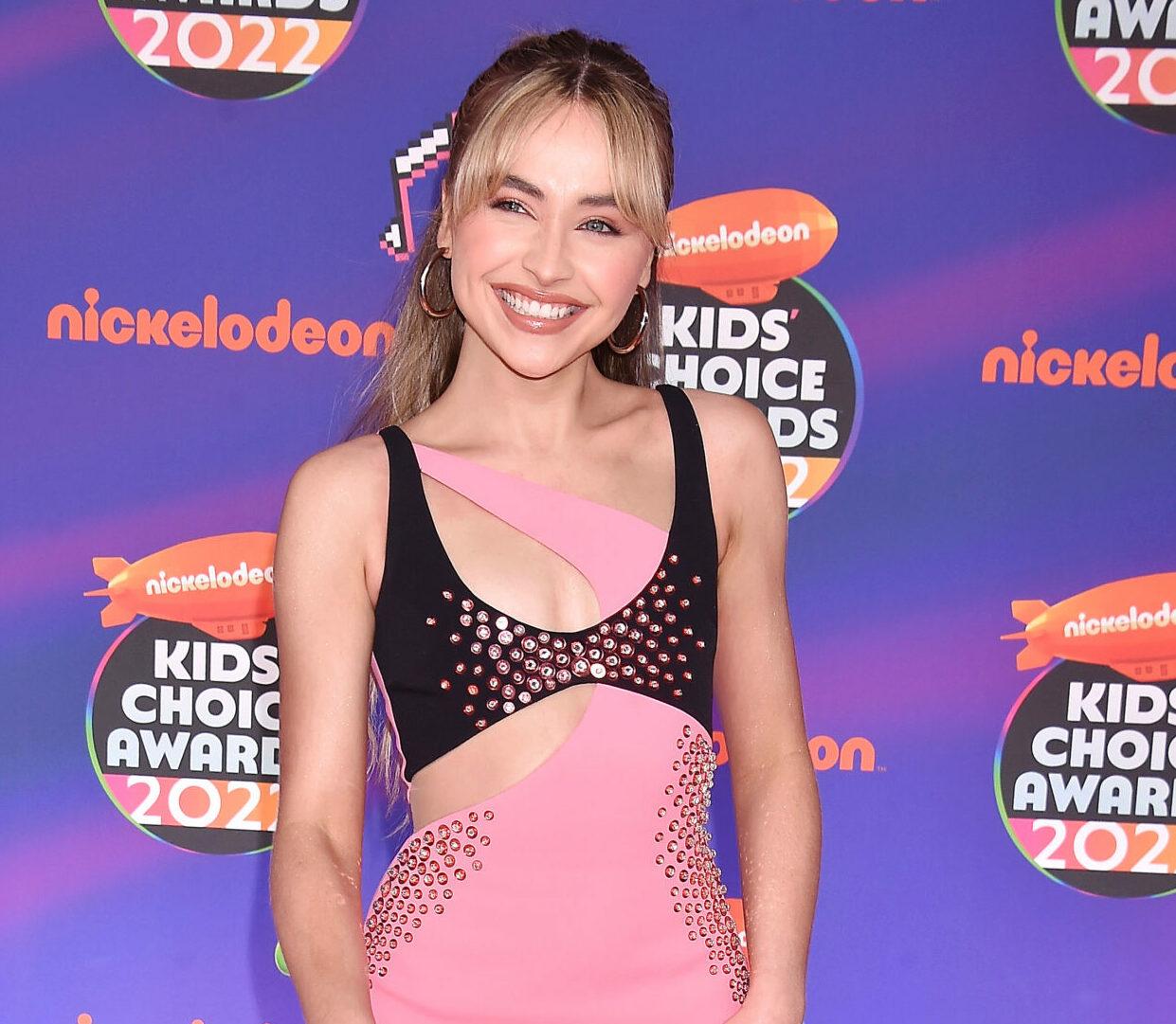 Sabrina Carpenter at the 2022 Nickelodeon Kid's Choice Awards
