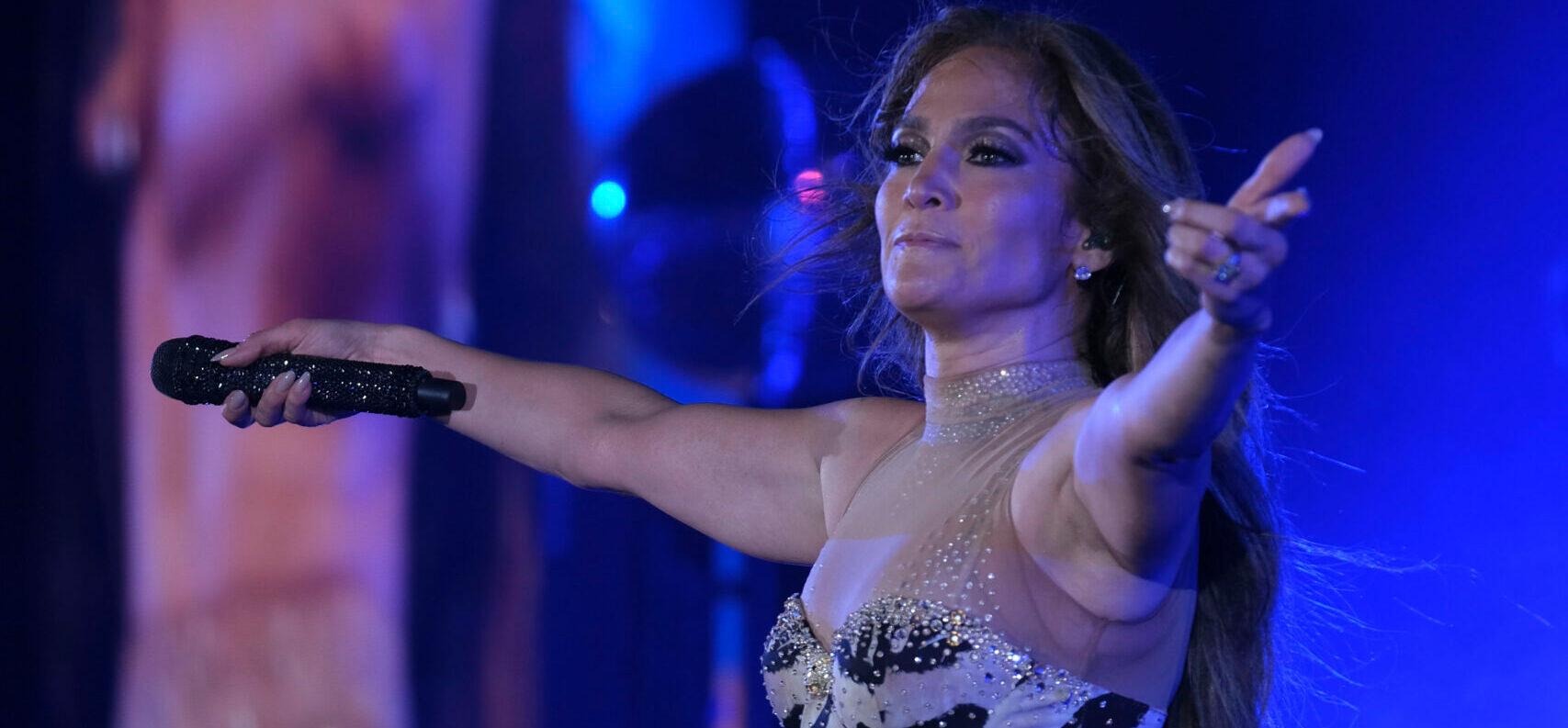 Jennifer Lopez performs at the unicef luisa via roma charity concert in Capri