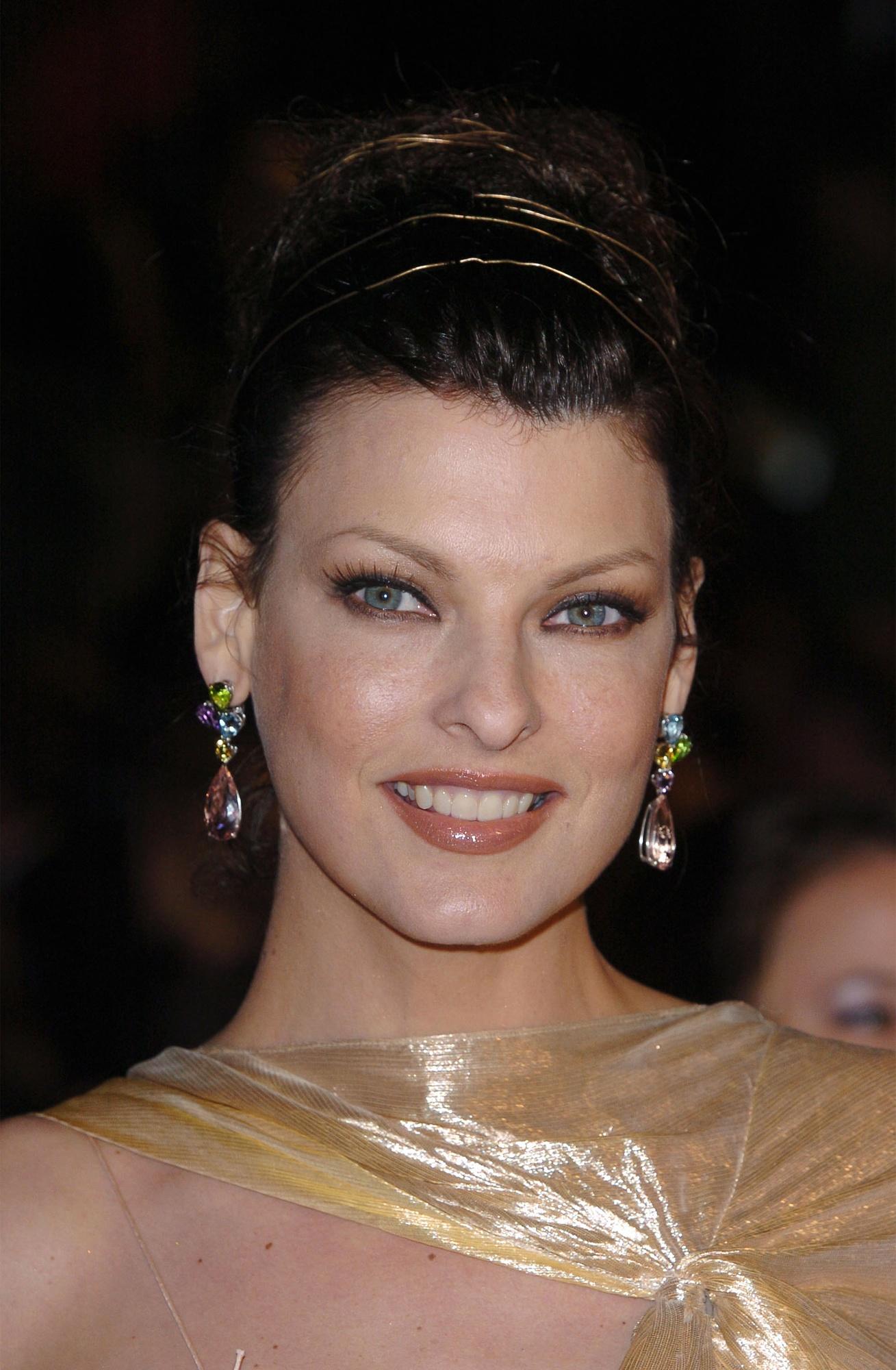 Linda Evangelista attends Vanity Fair's party after the 76th Academy Award