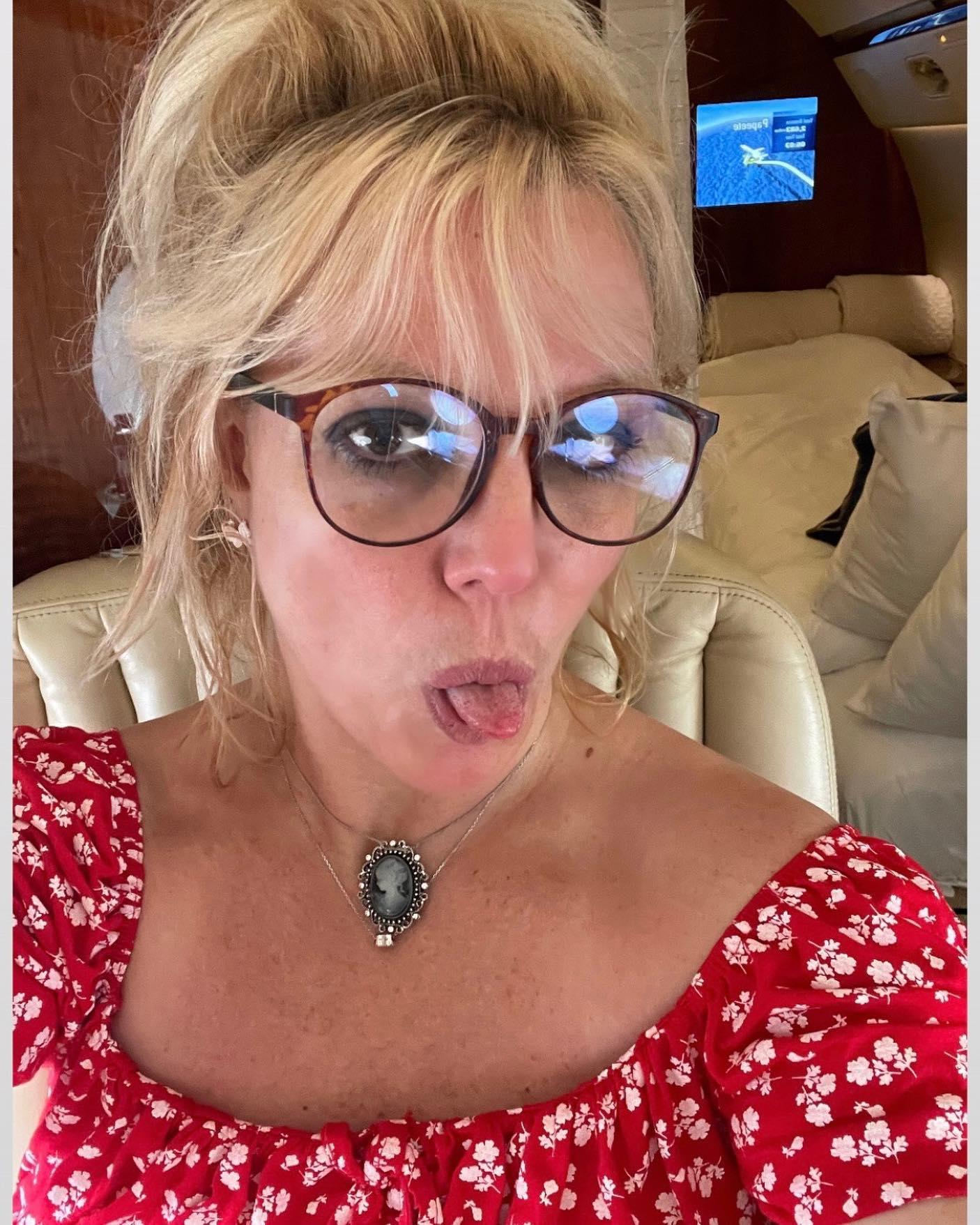 Britney Spears posts close-up selfie on private plane