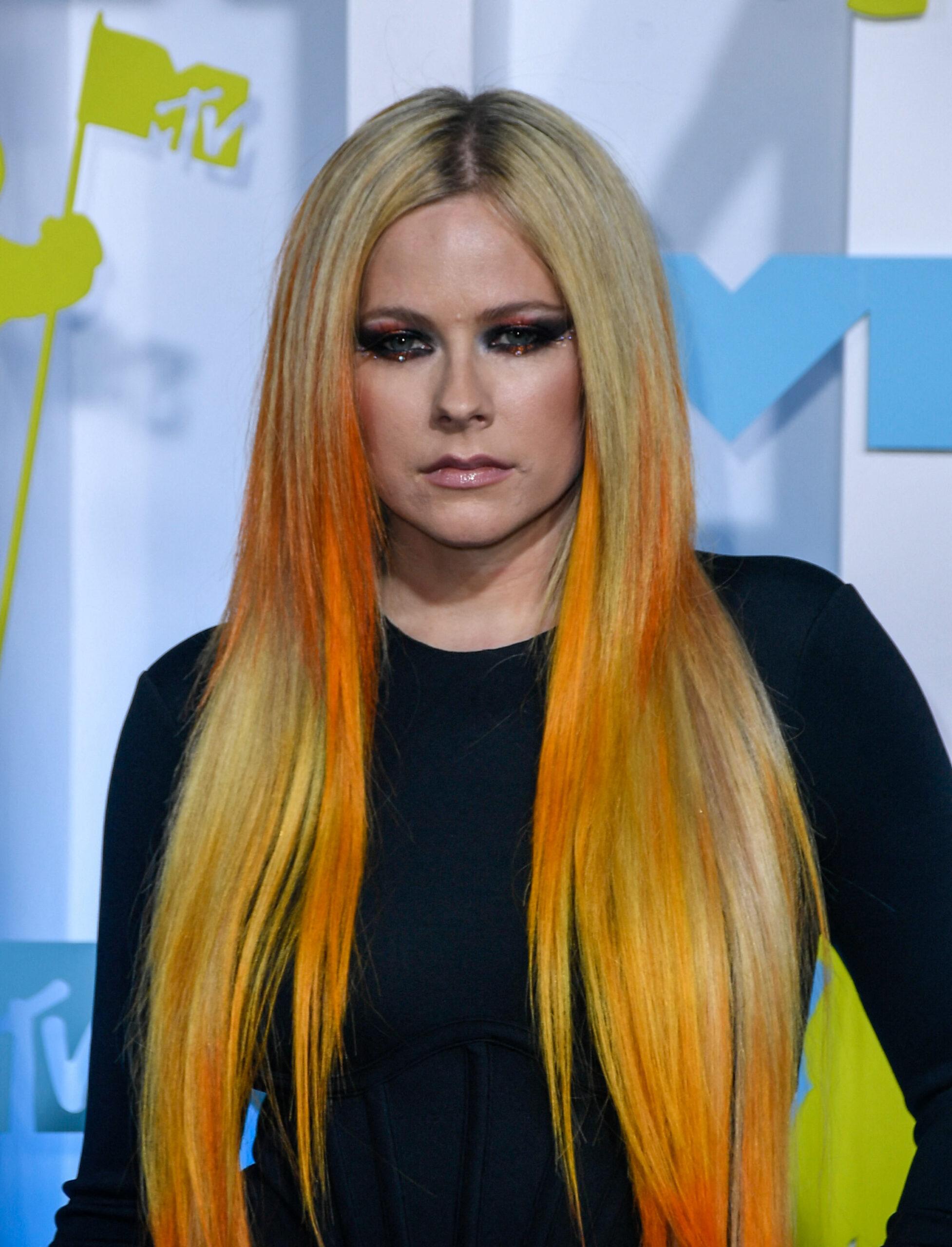 Avril Lavigne at the 2022 VMA's