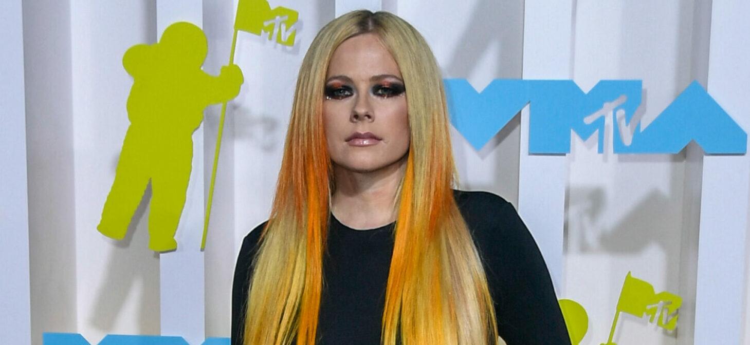 Avril Lavigne at the 2022 VMA's