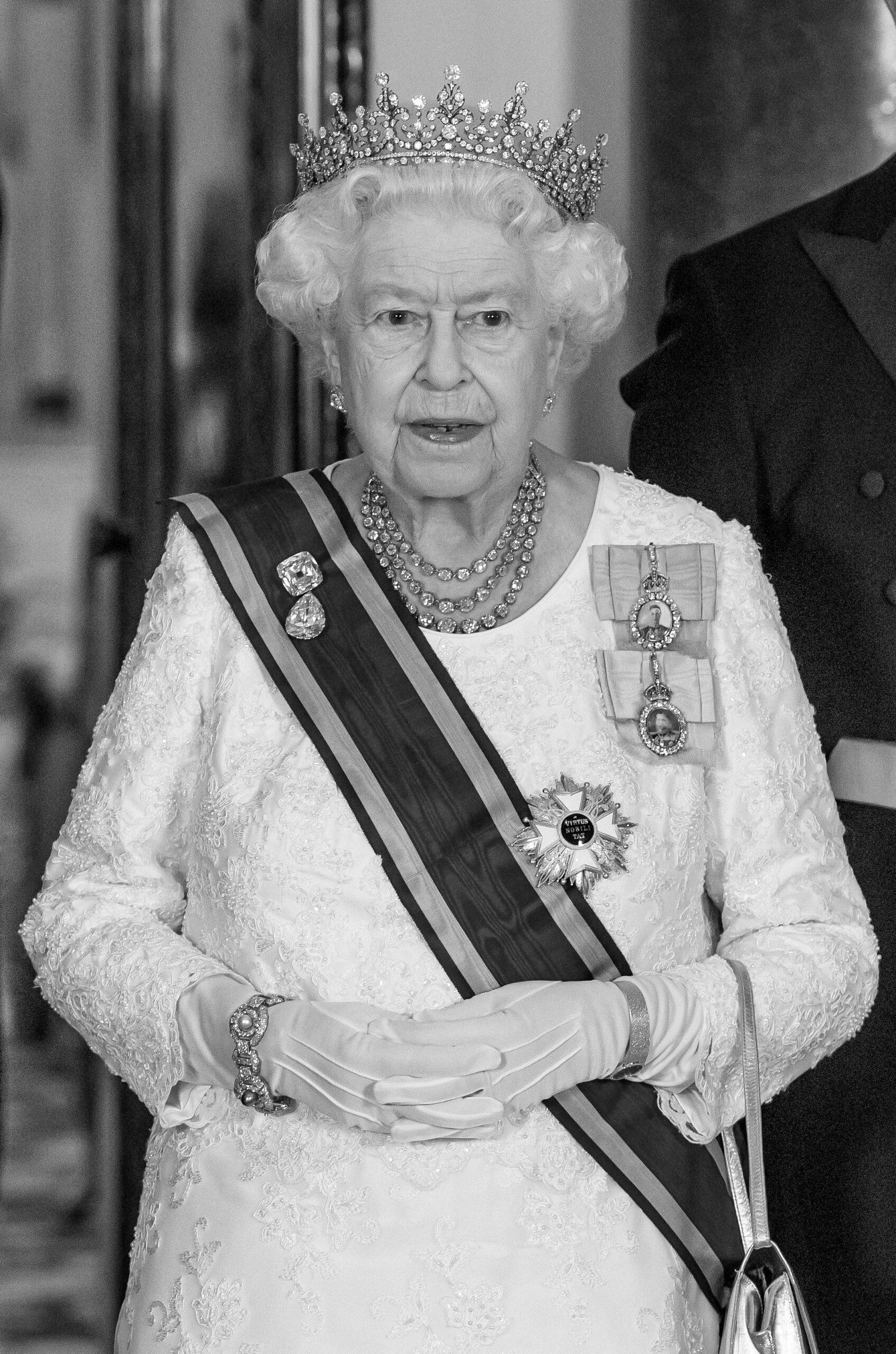 Queen Elizabeth dies aged 96 - 8 Sep 2022