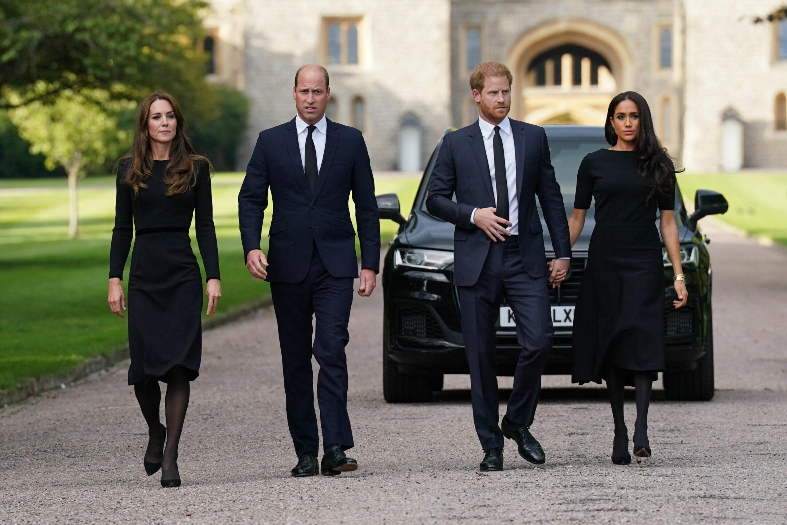 Kate Middleton, Príncipe William, Príncipe Harry e Meghan Markle, após a morte da Rainha Elizabeth II