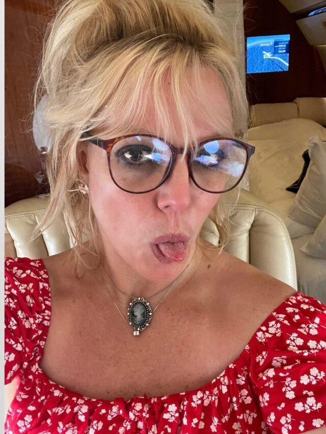 Britney Spears posts close-up selfie on private plane