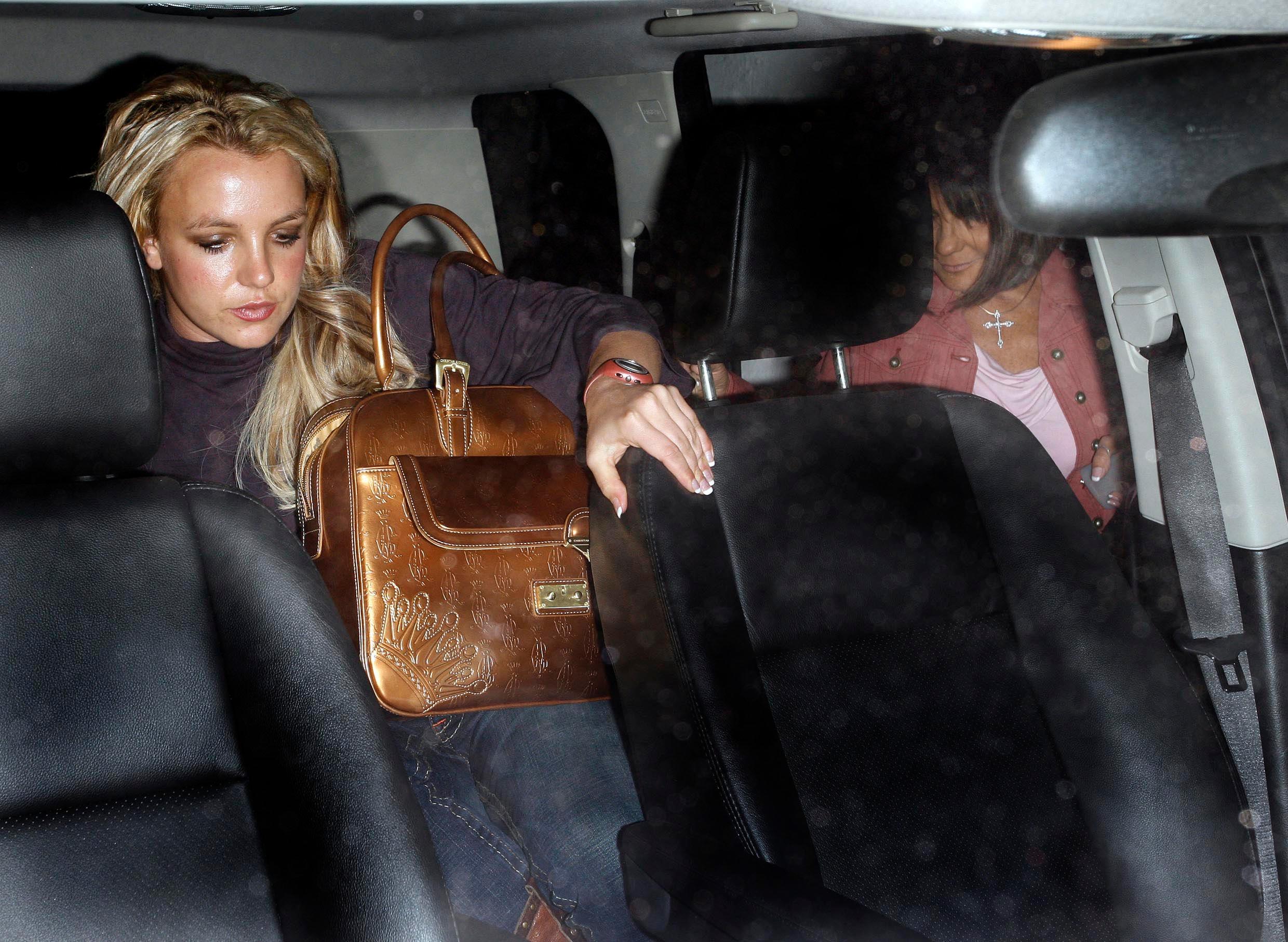 Britney Spears' Mother WITHDRAWS Request For $600,000 In Lawyer Fees