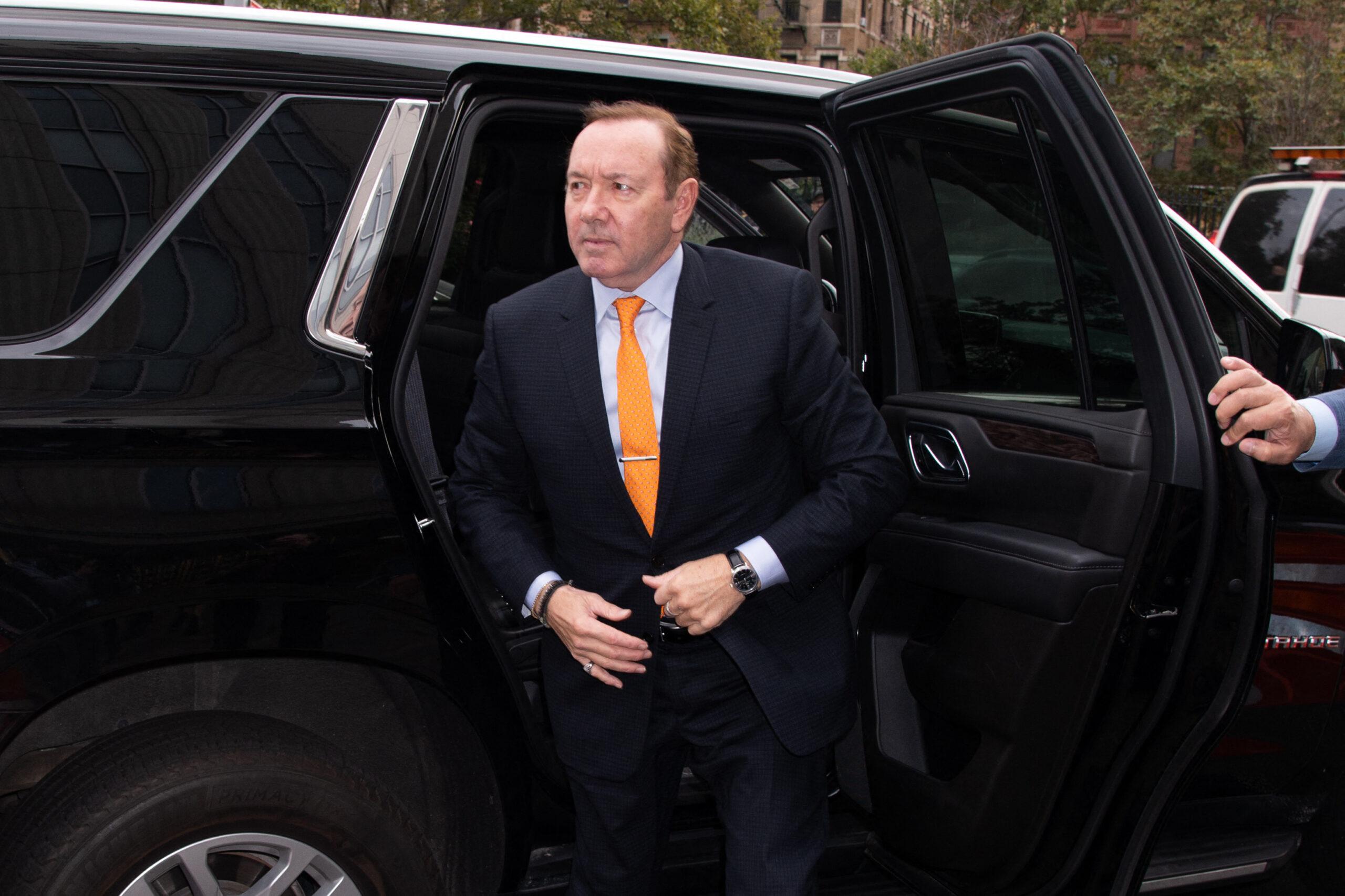 Kevin Spacey getting out of the limo