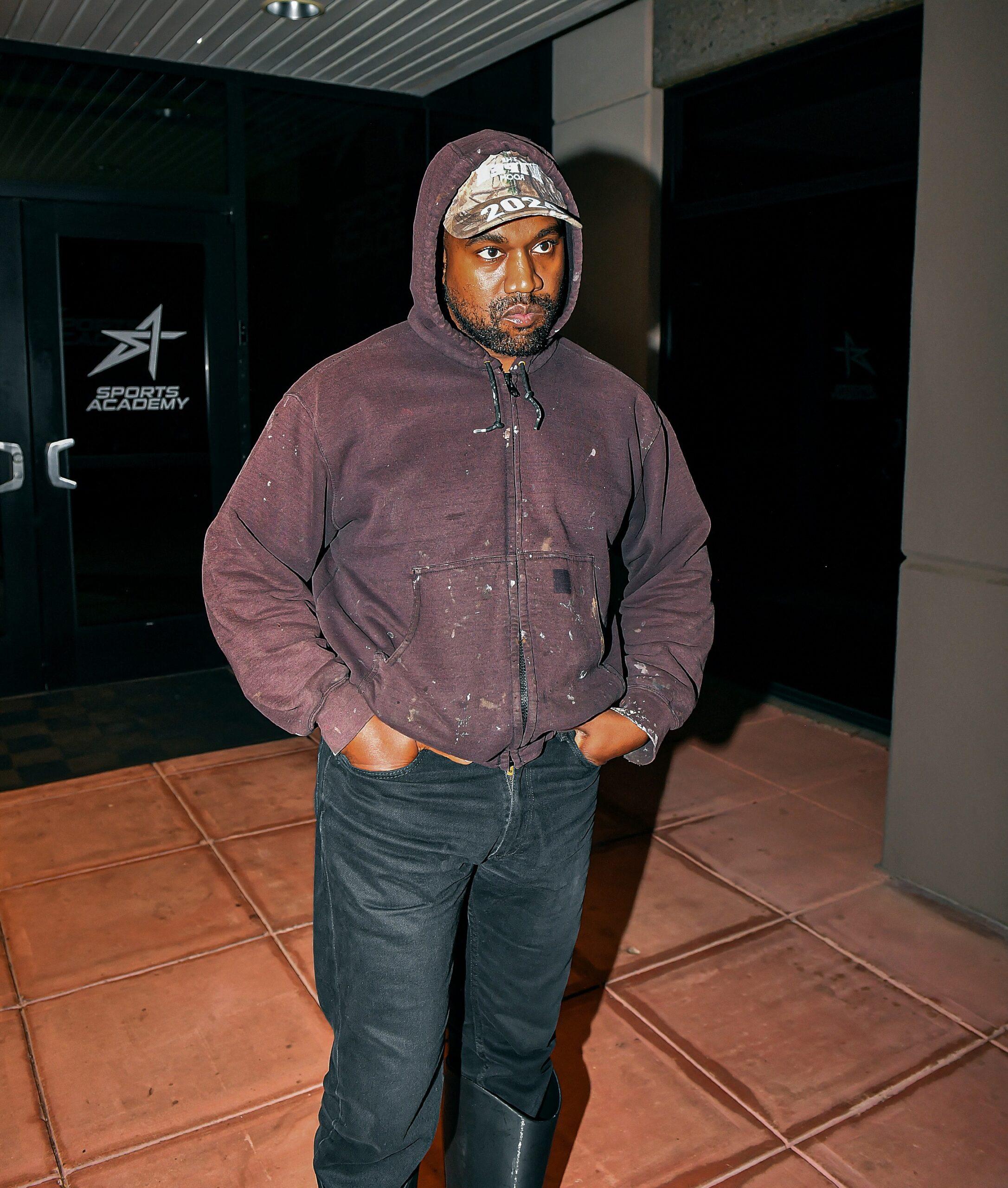 Kanye West seems annoyed as he held a mini fair on his daughter to the North Basketball game in thousands of oak