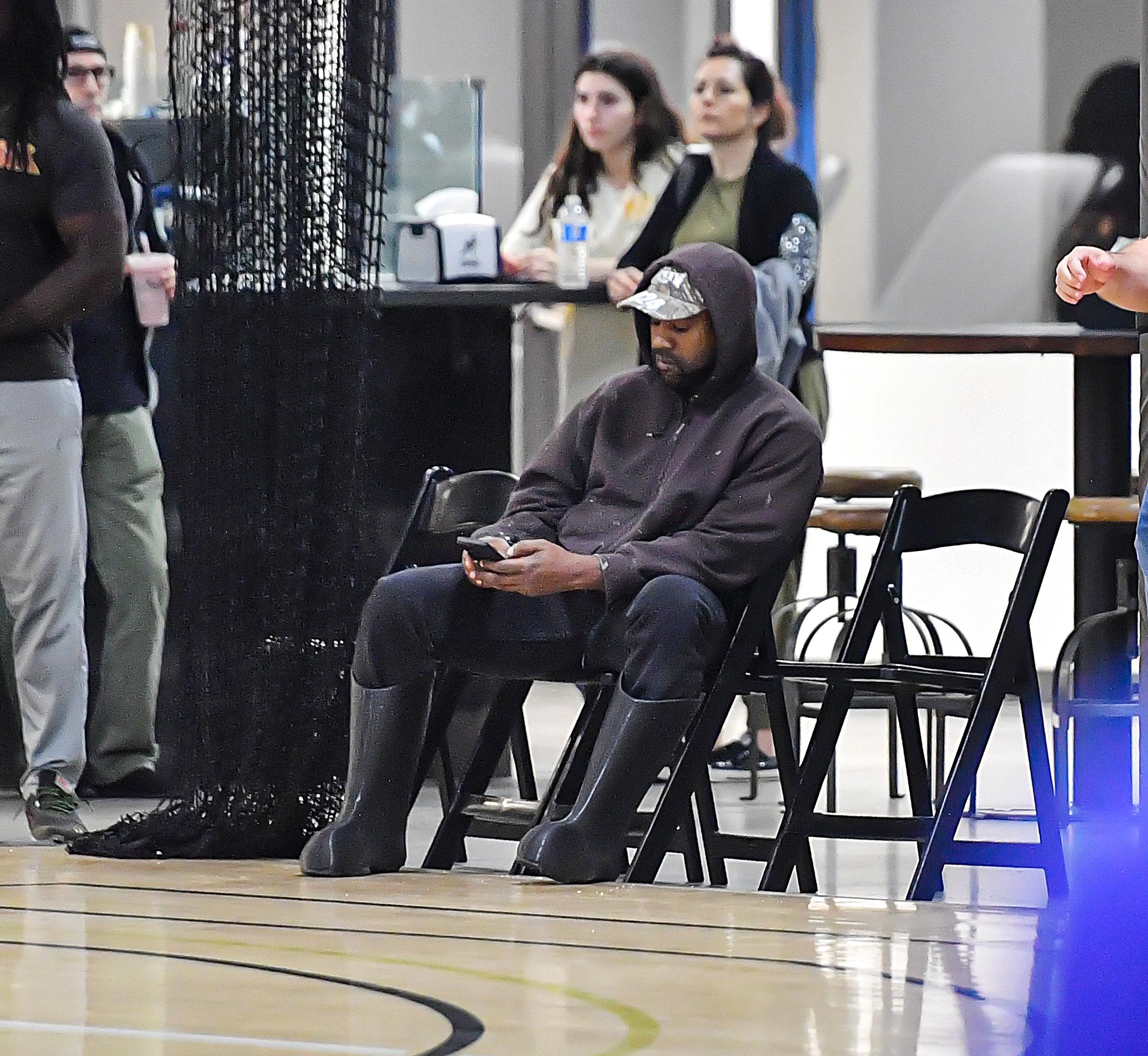 Kanye West Sits Court side At His Daughter North apos s Basketball Game In Thousand Oaks CA